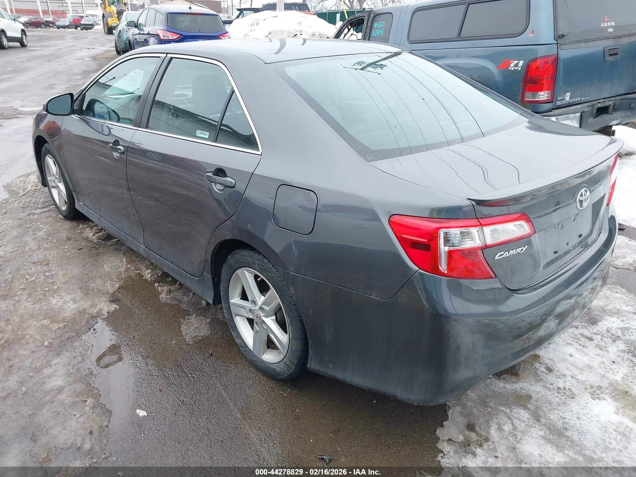 TOYOTA CAMRY image 3