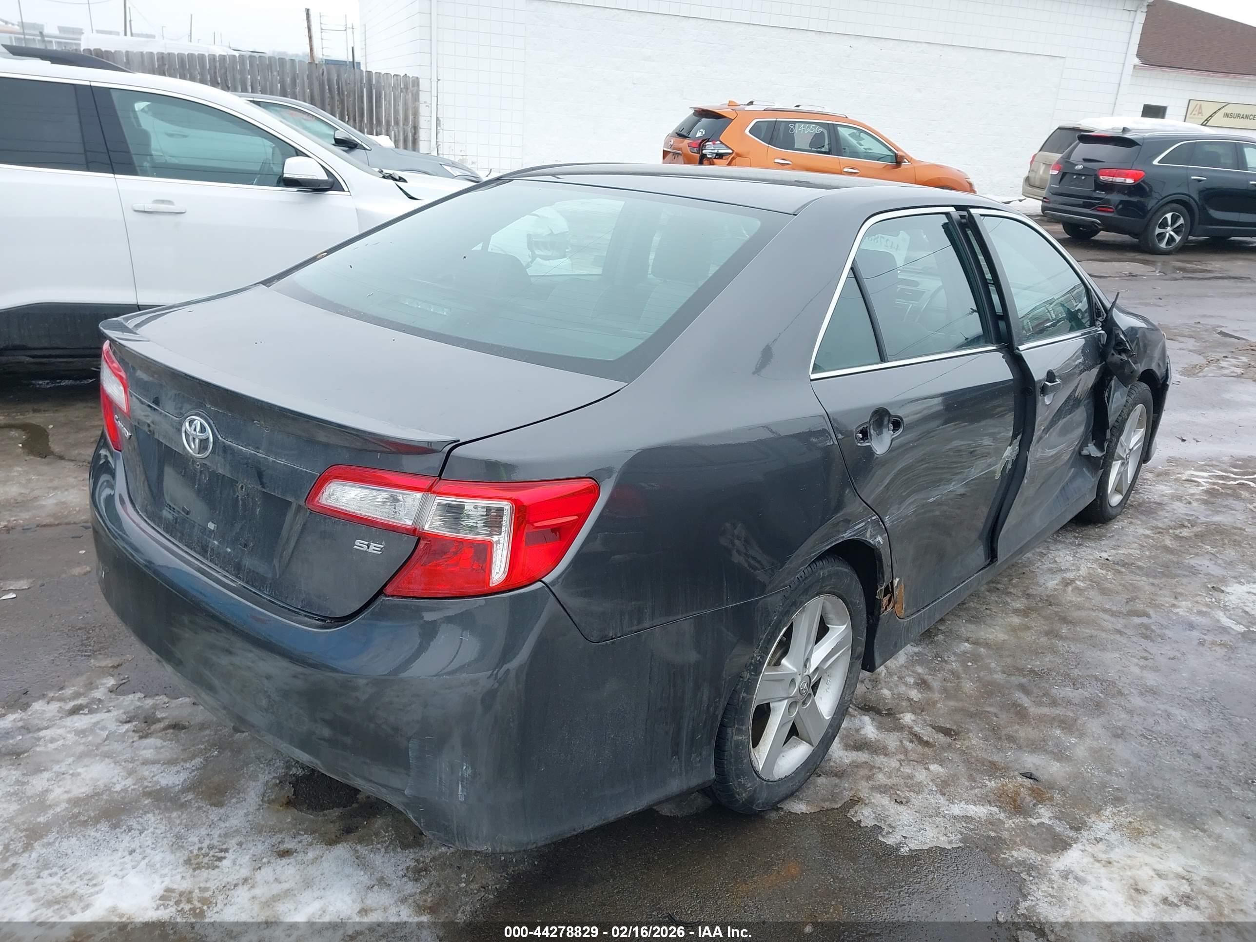 TOYOTA CAMRY image 4