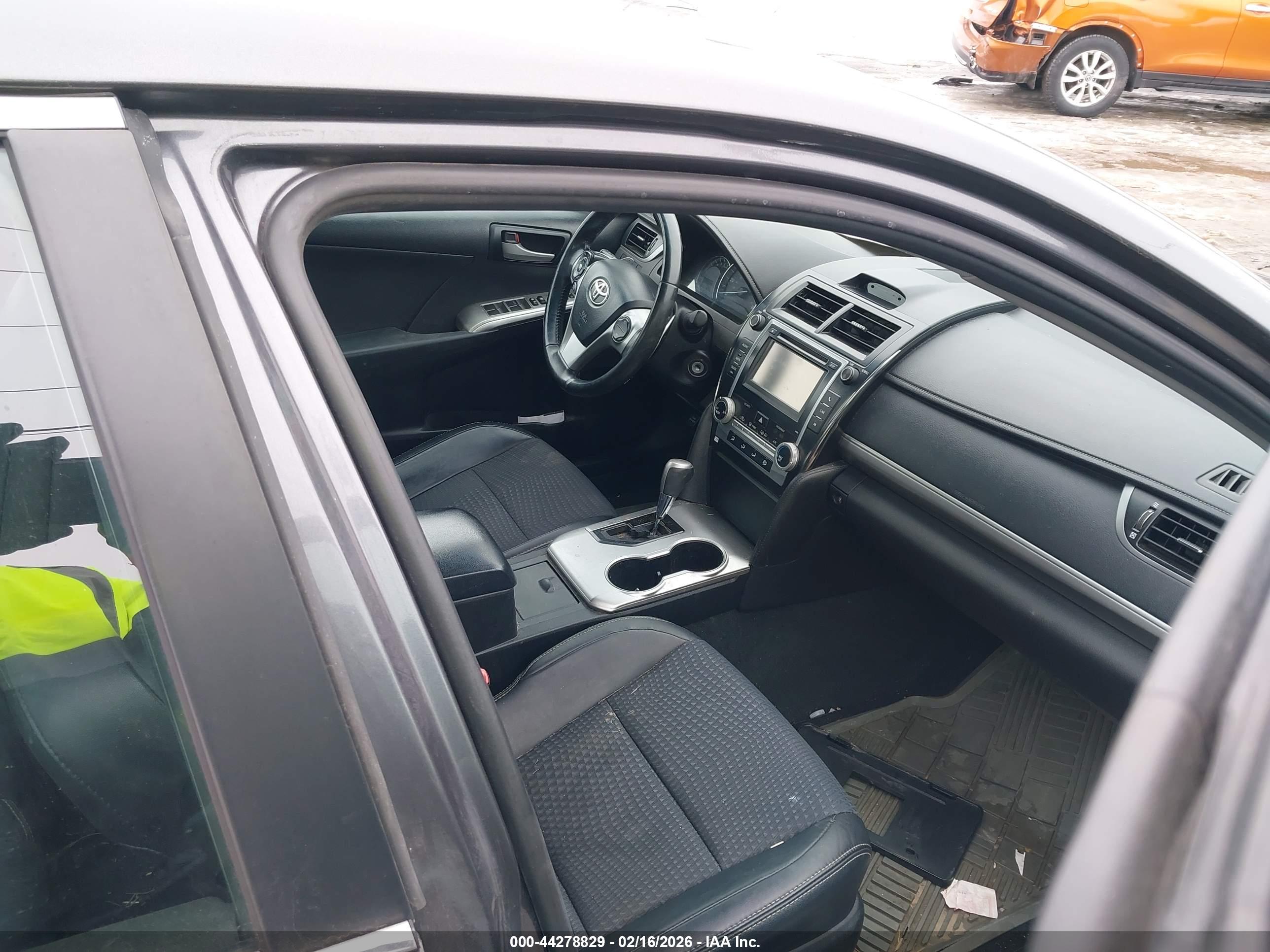 TOYOTA CAMRY image 5