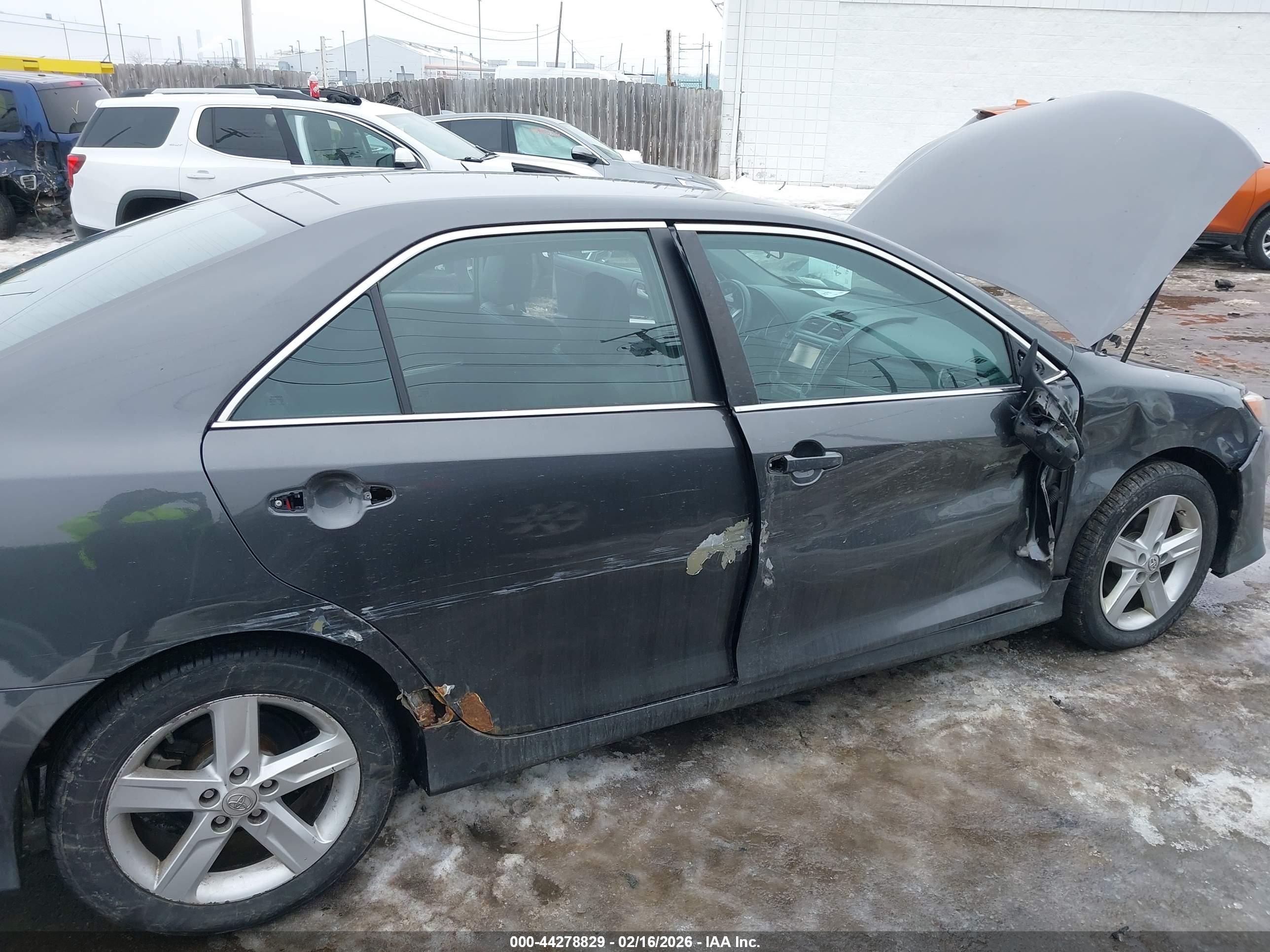 TOYOTA CAMRY image 6