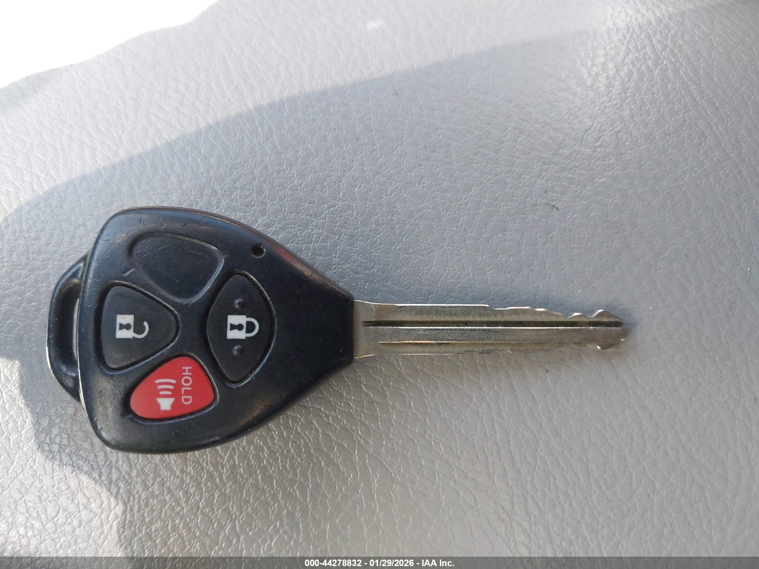 TOYOTA RAV4 image 11