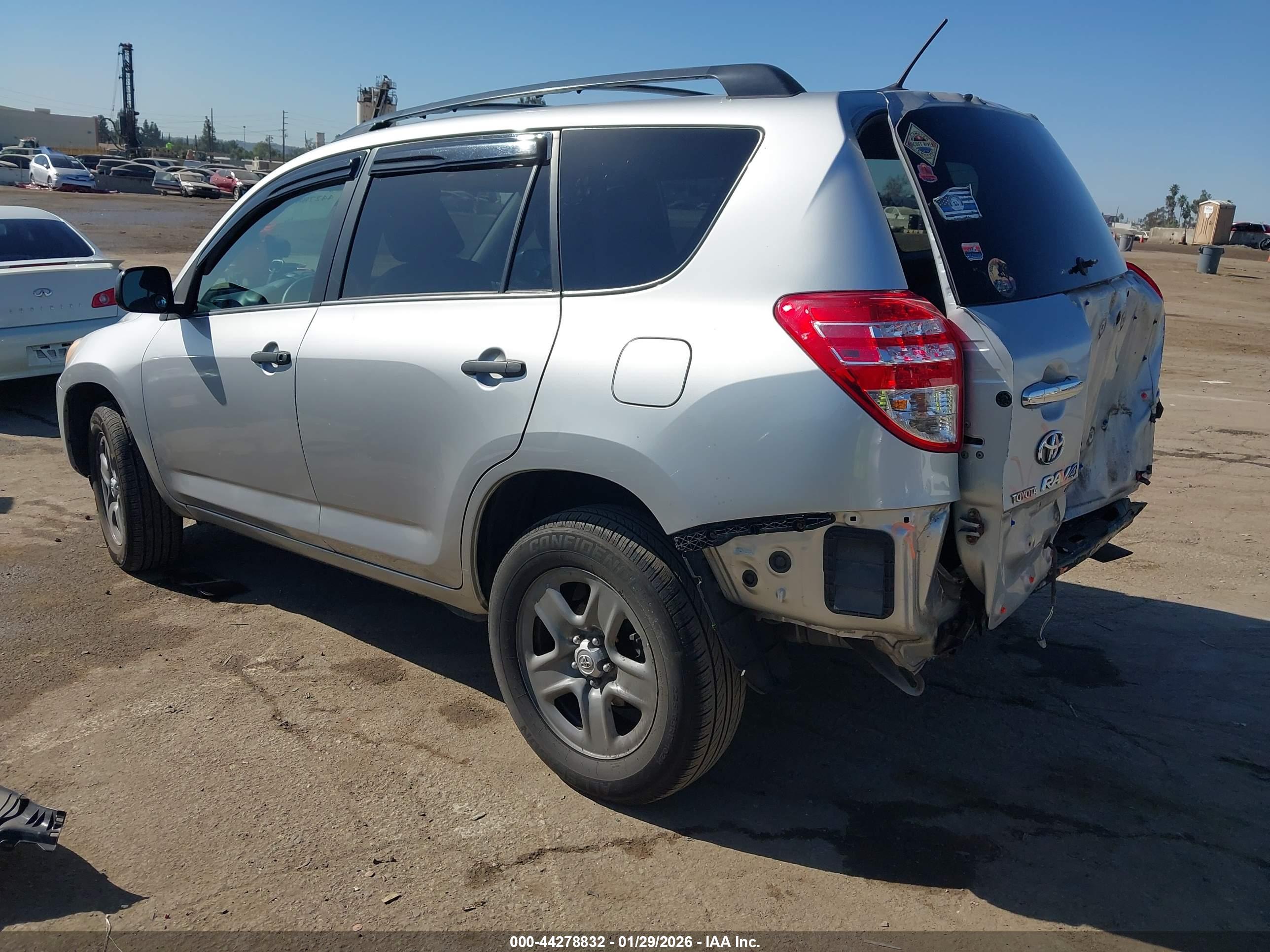 TOYOTA RAV4 image 3