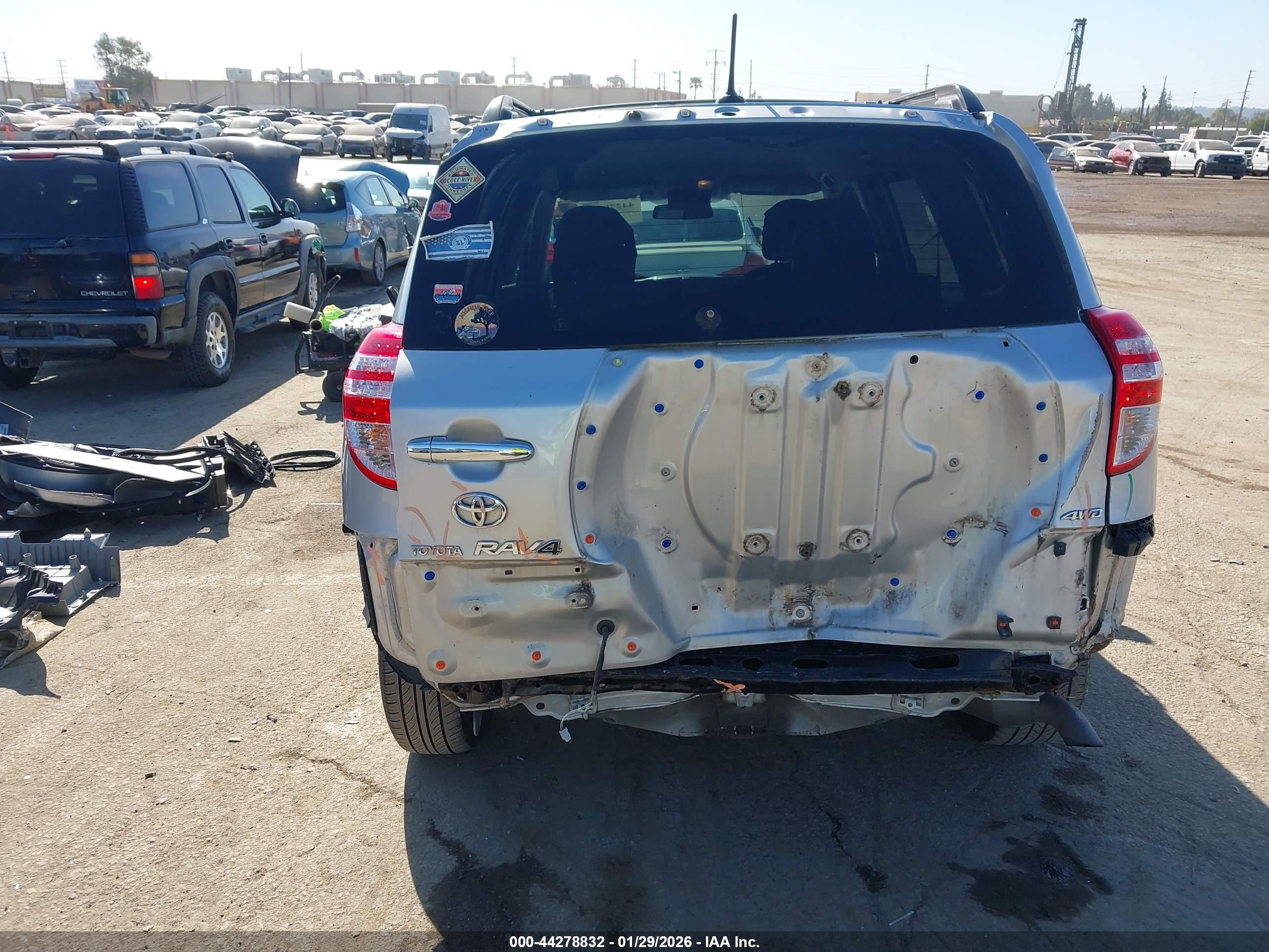 TOYOTA RAV4 image 6