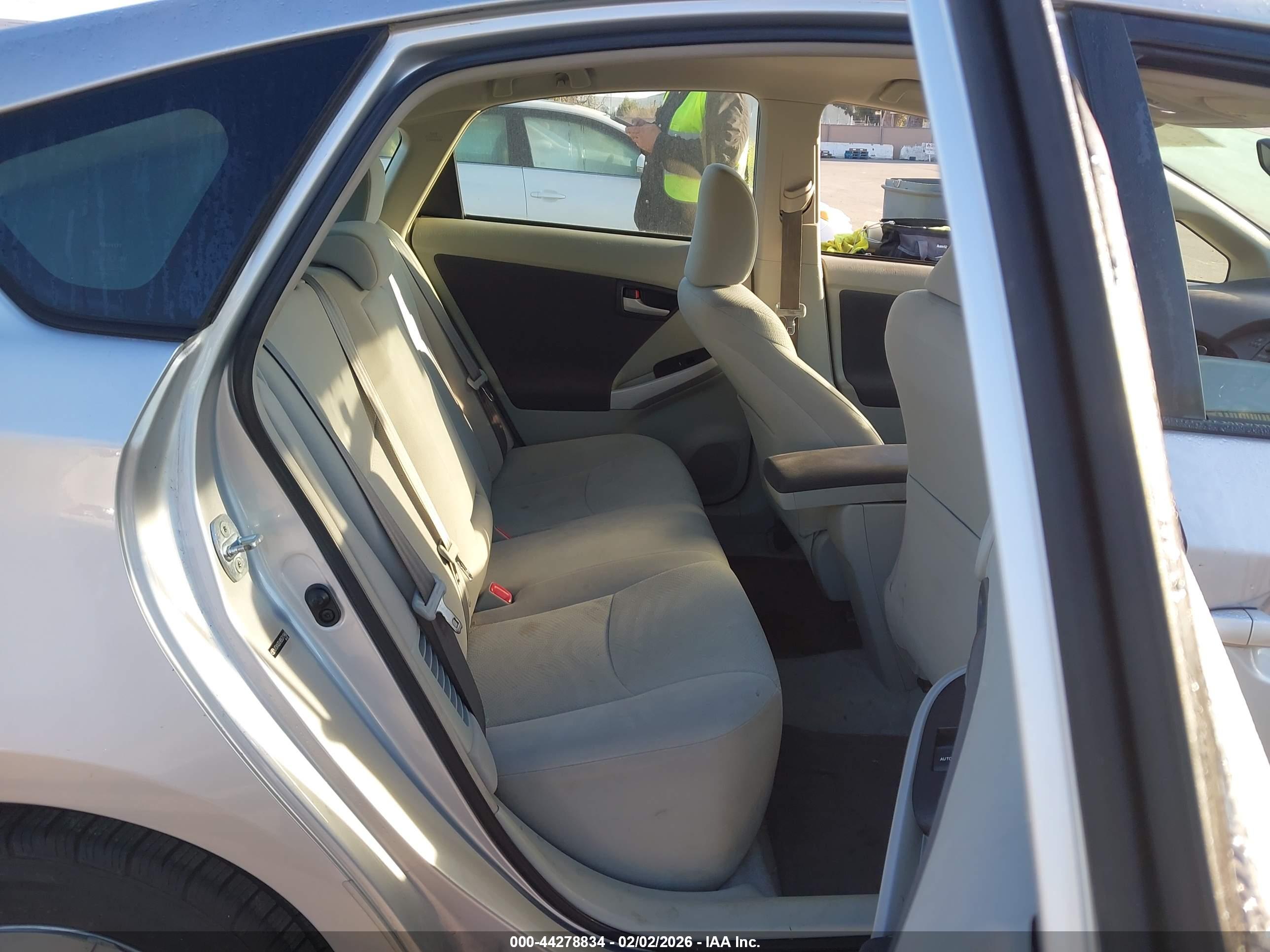 TOYOTA PRIUS image 8