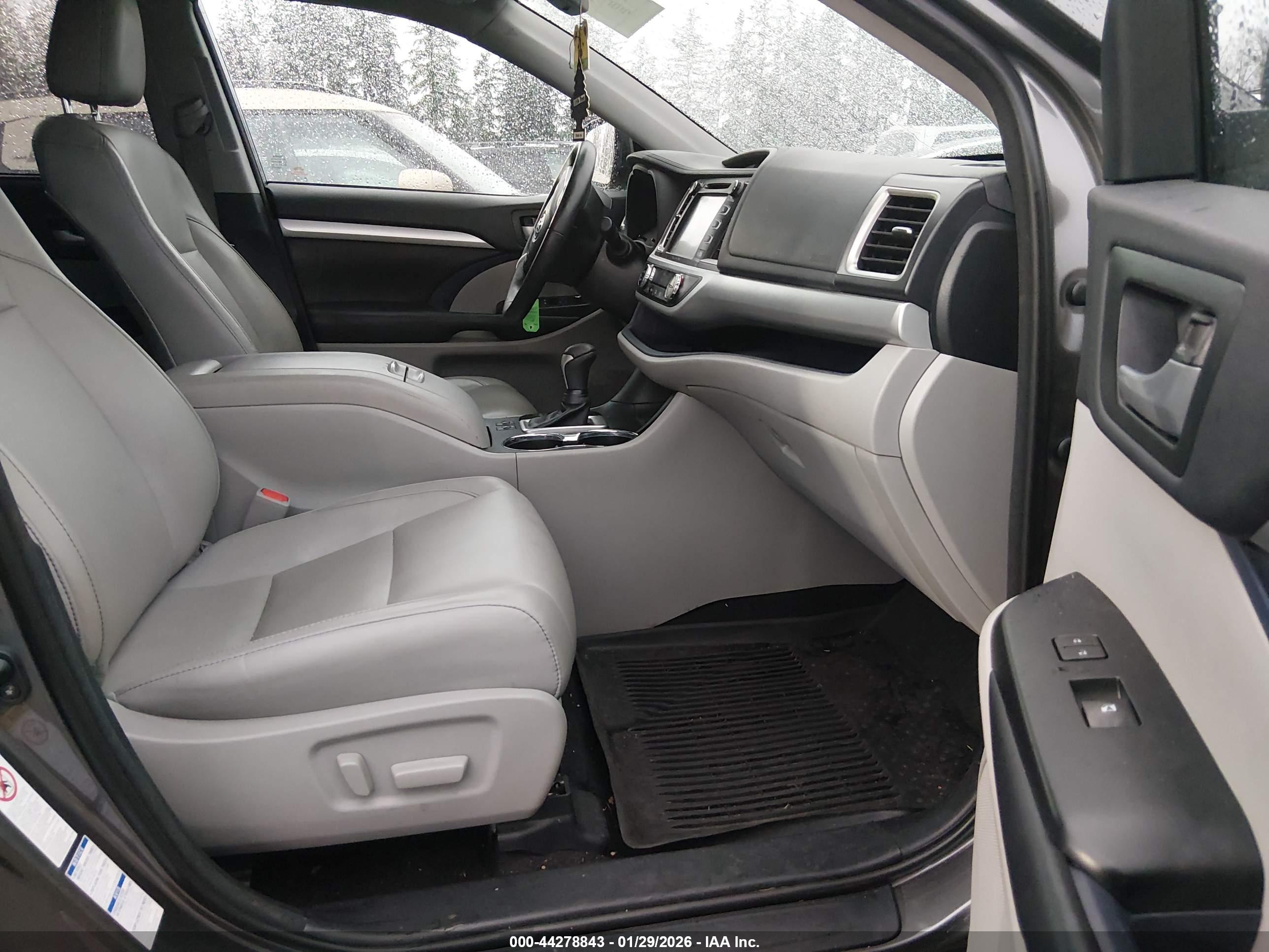 TOYOTA HIGHLANDER image 5