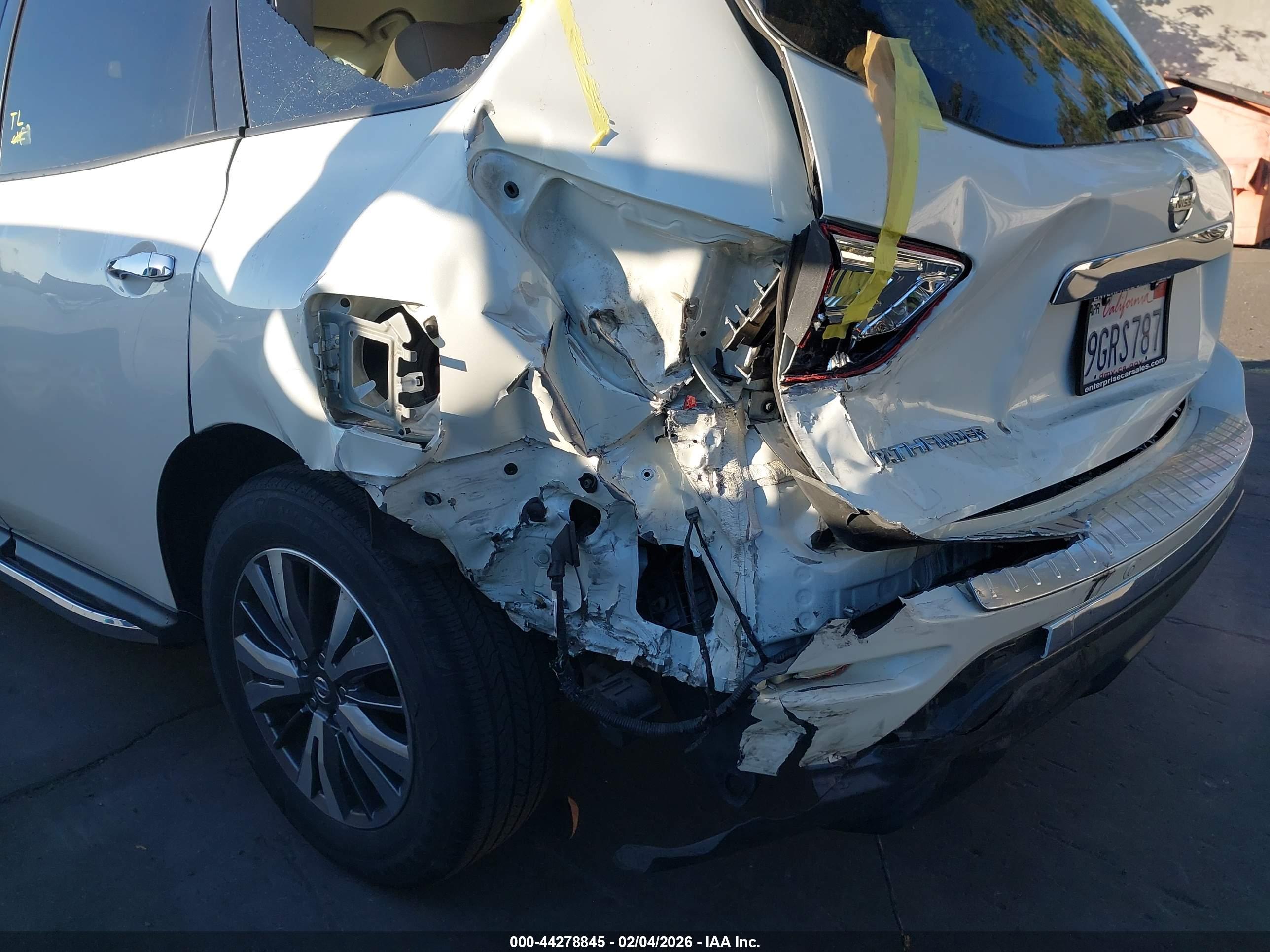NISSAN PATHFINDER image 6