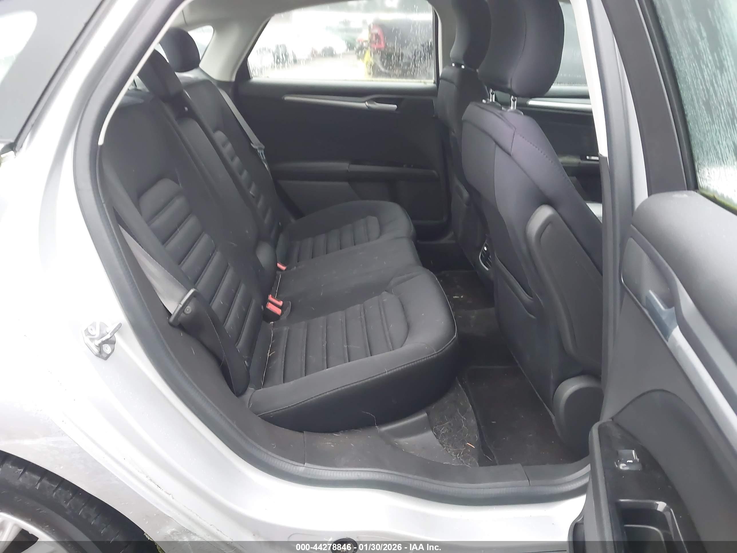 FORD FUSION image 8