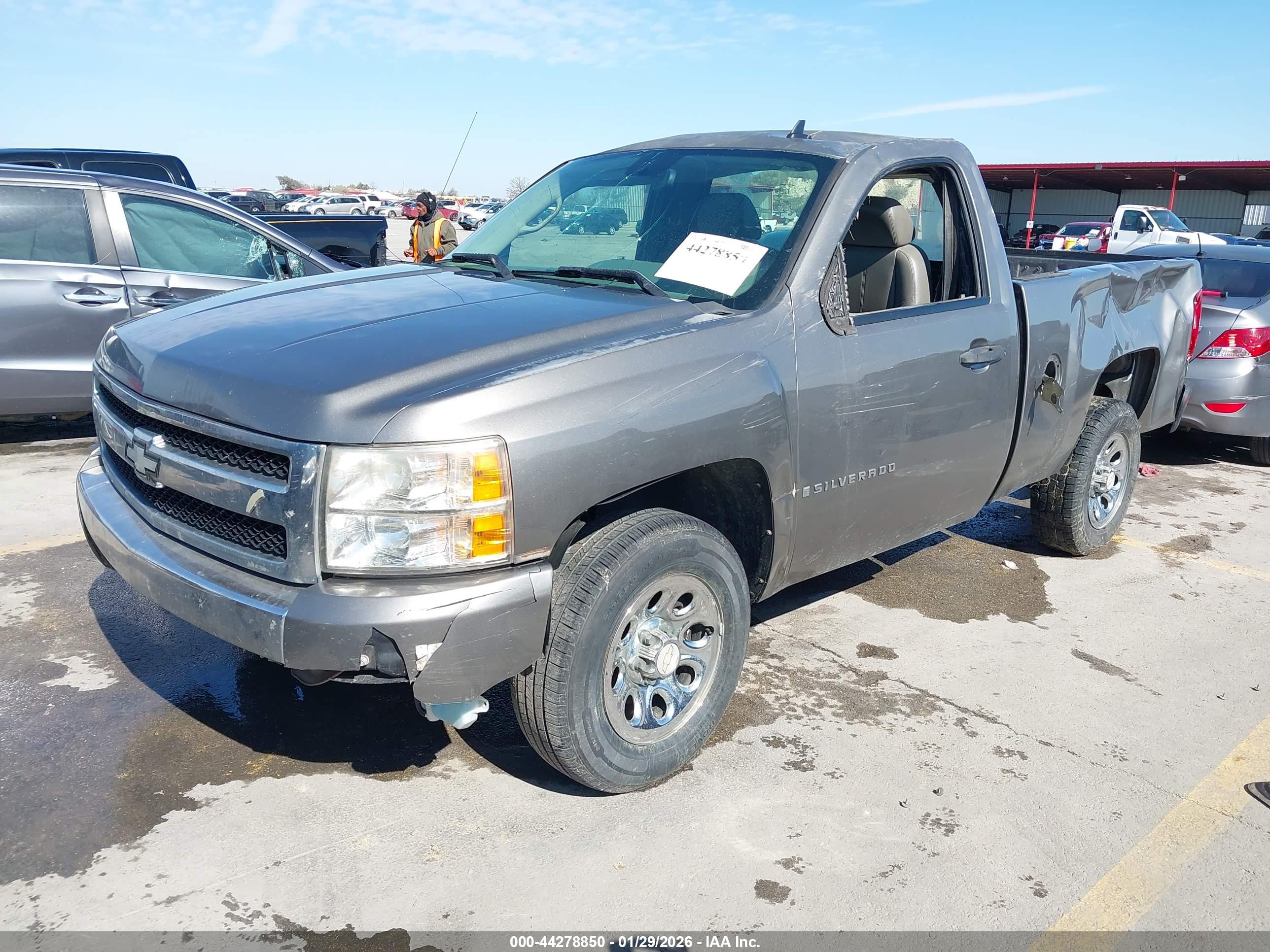 CHEVROLET SILVERADO image 2