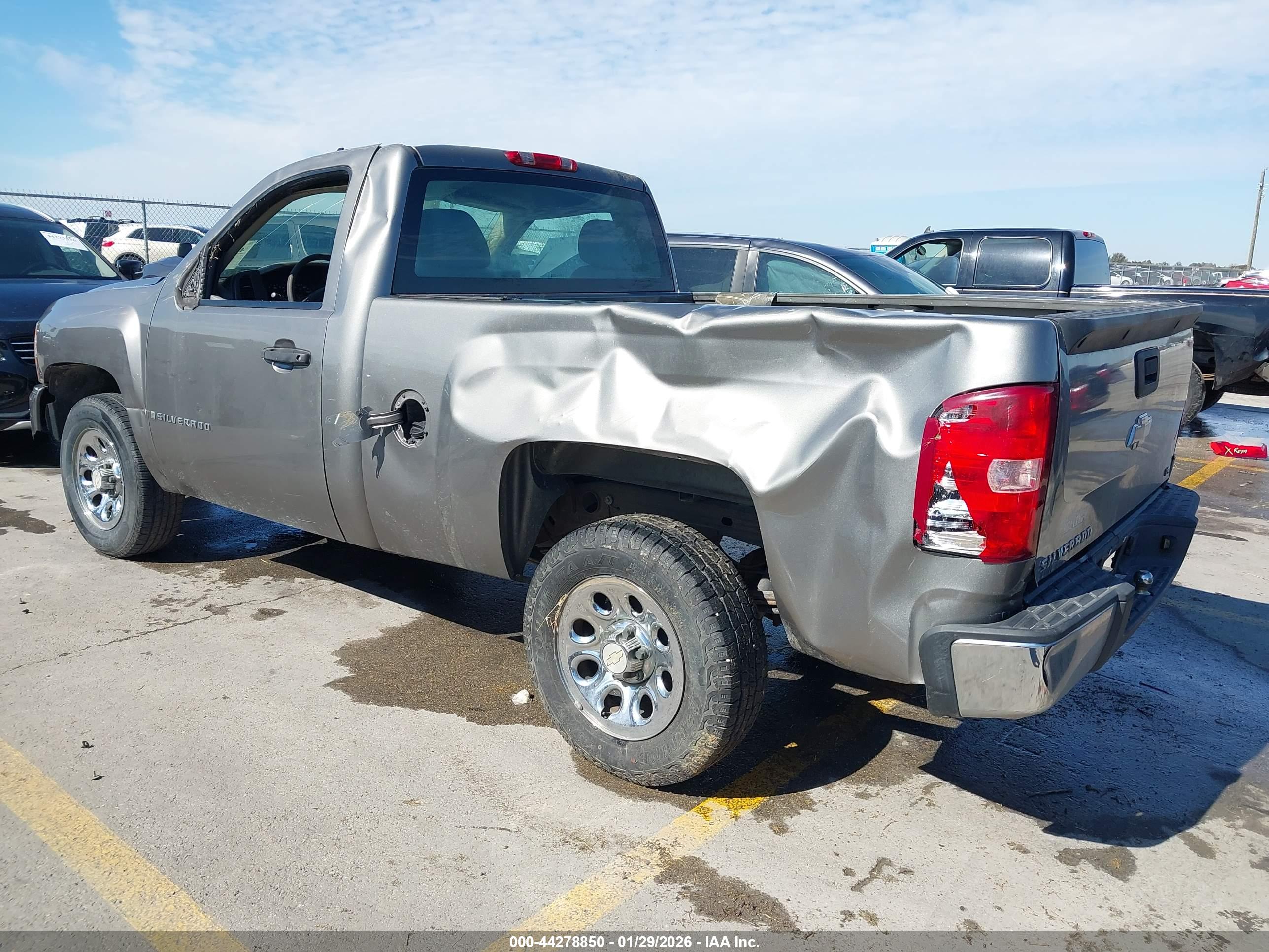CHEVROLET SILVERADO image 3