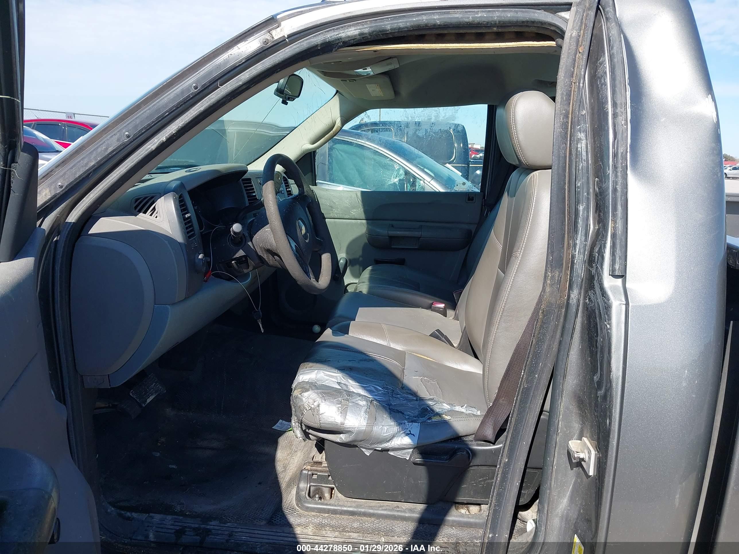 CHEVROLET SILVERADO image 5