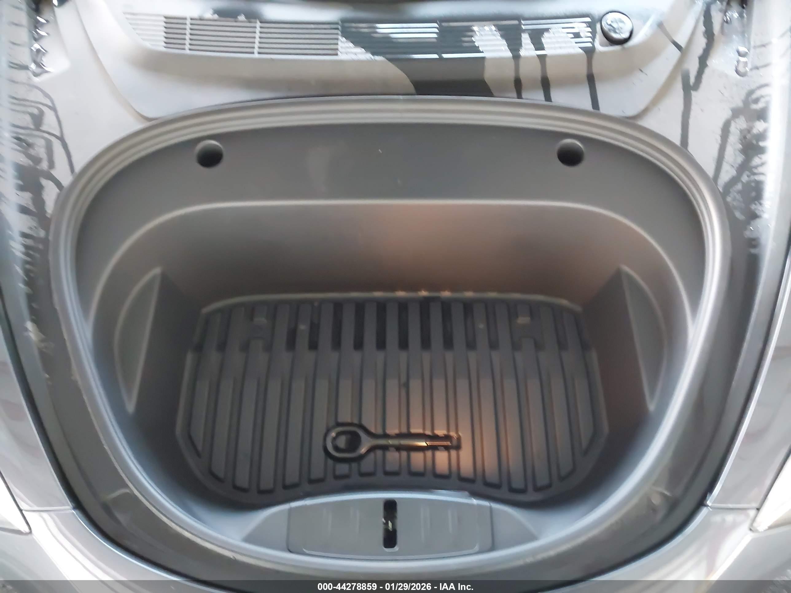 TESLA MODEL image 10