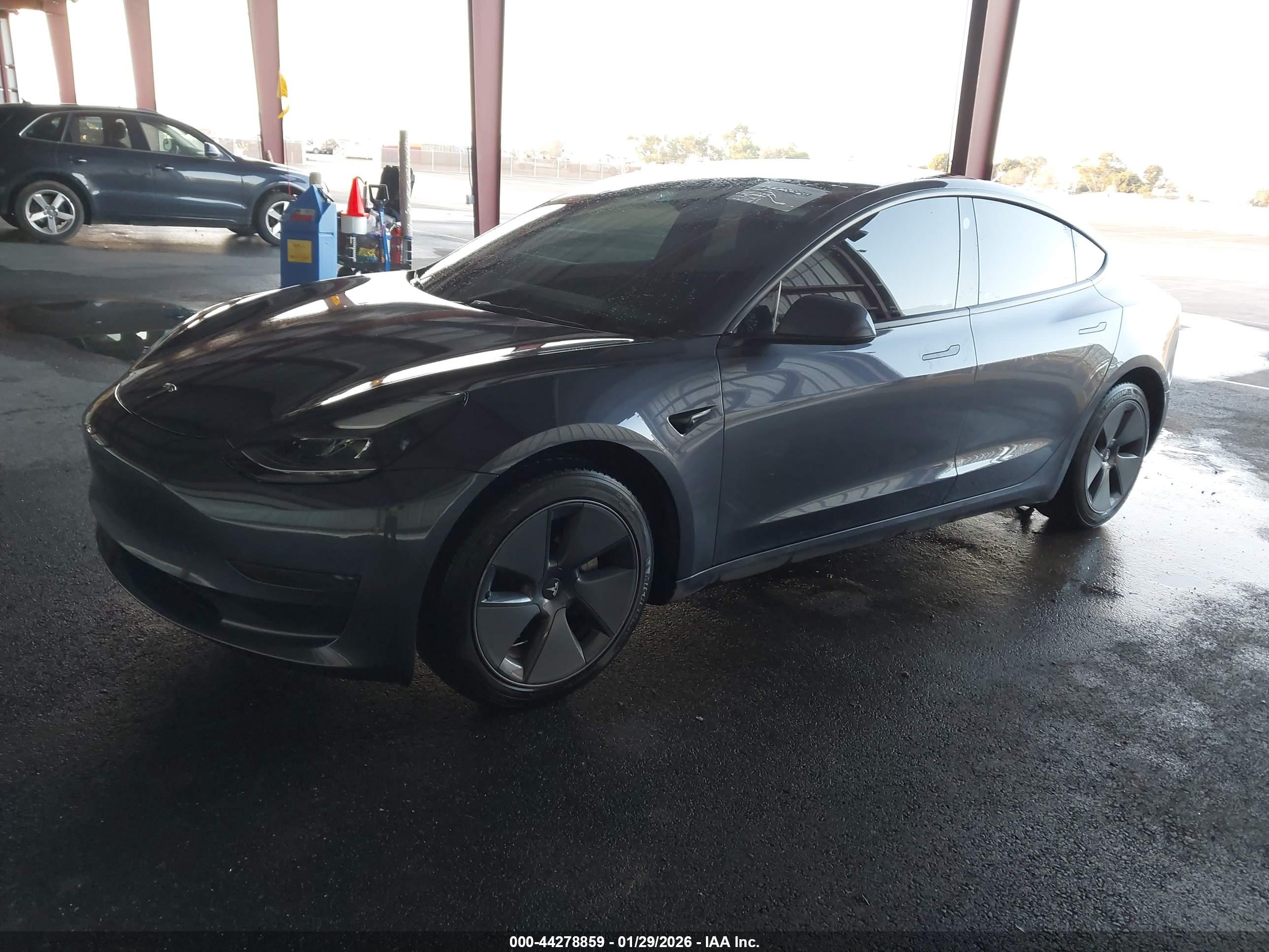 TESLA MODEL image 2