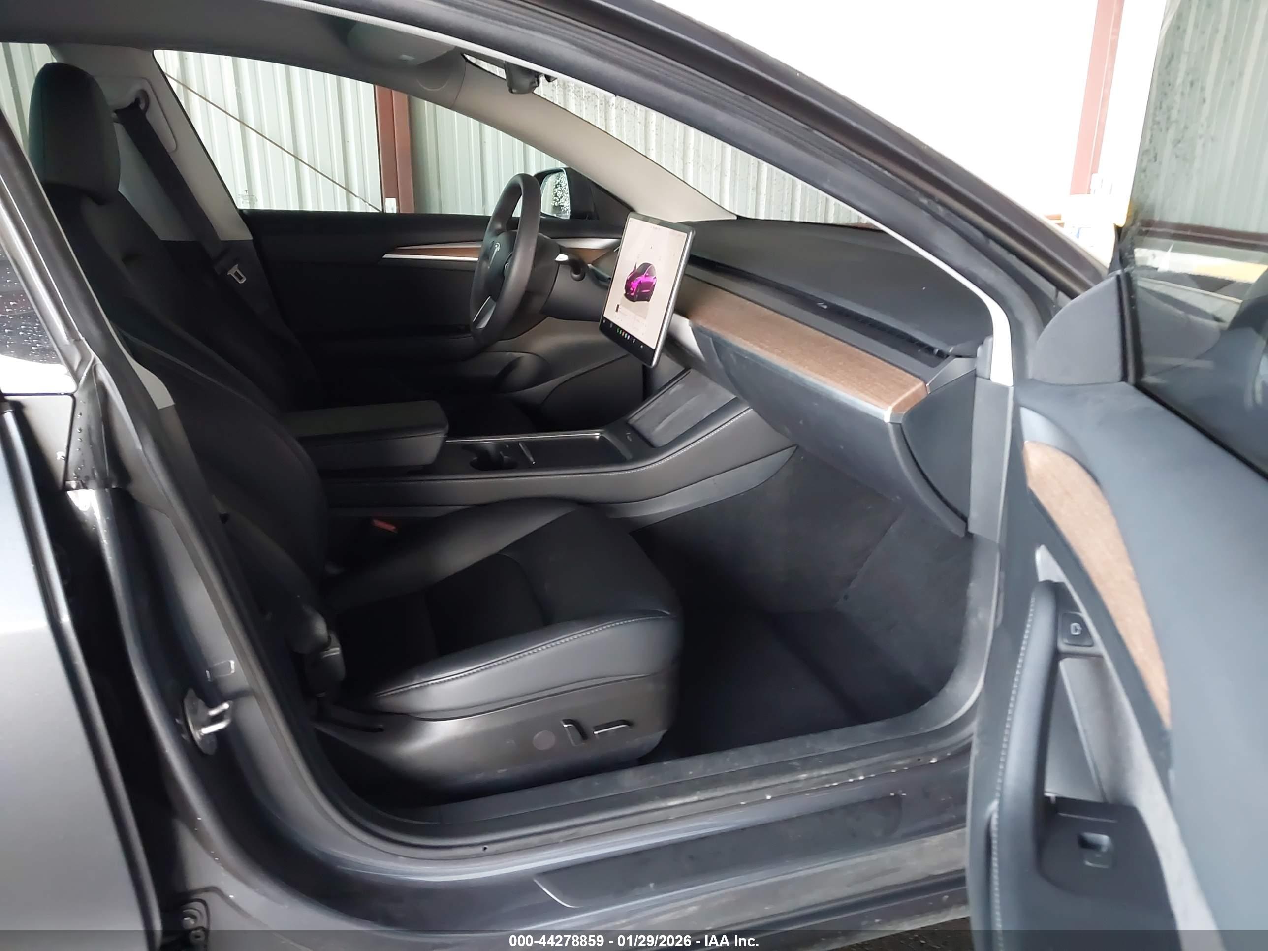 TESLA MODEL image 5