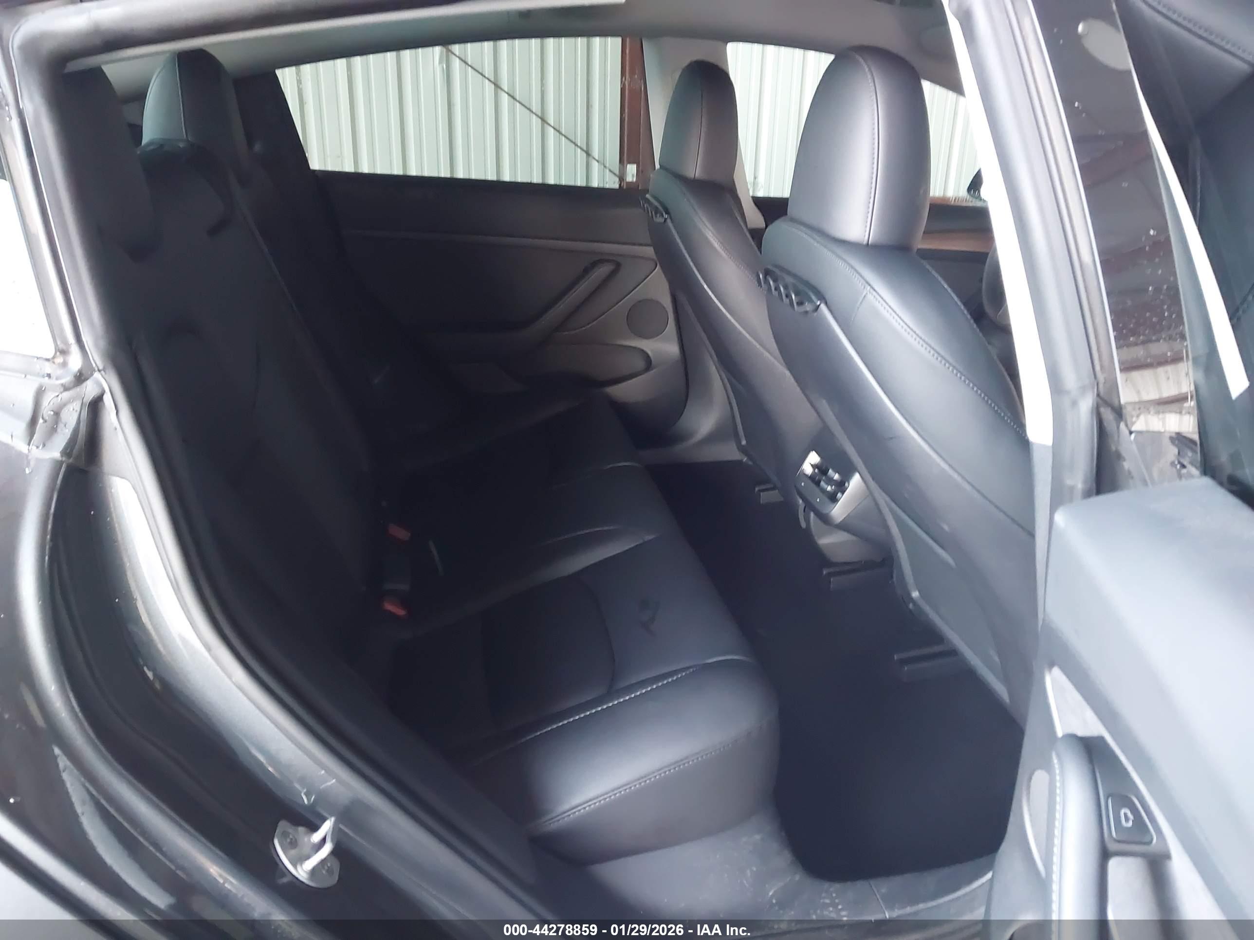 TESLA MODEL image 8