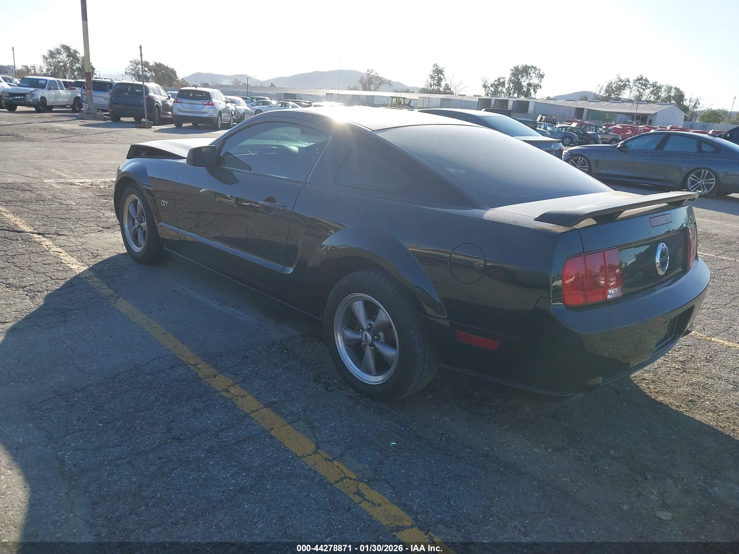 FORD MUSTANG image 3