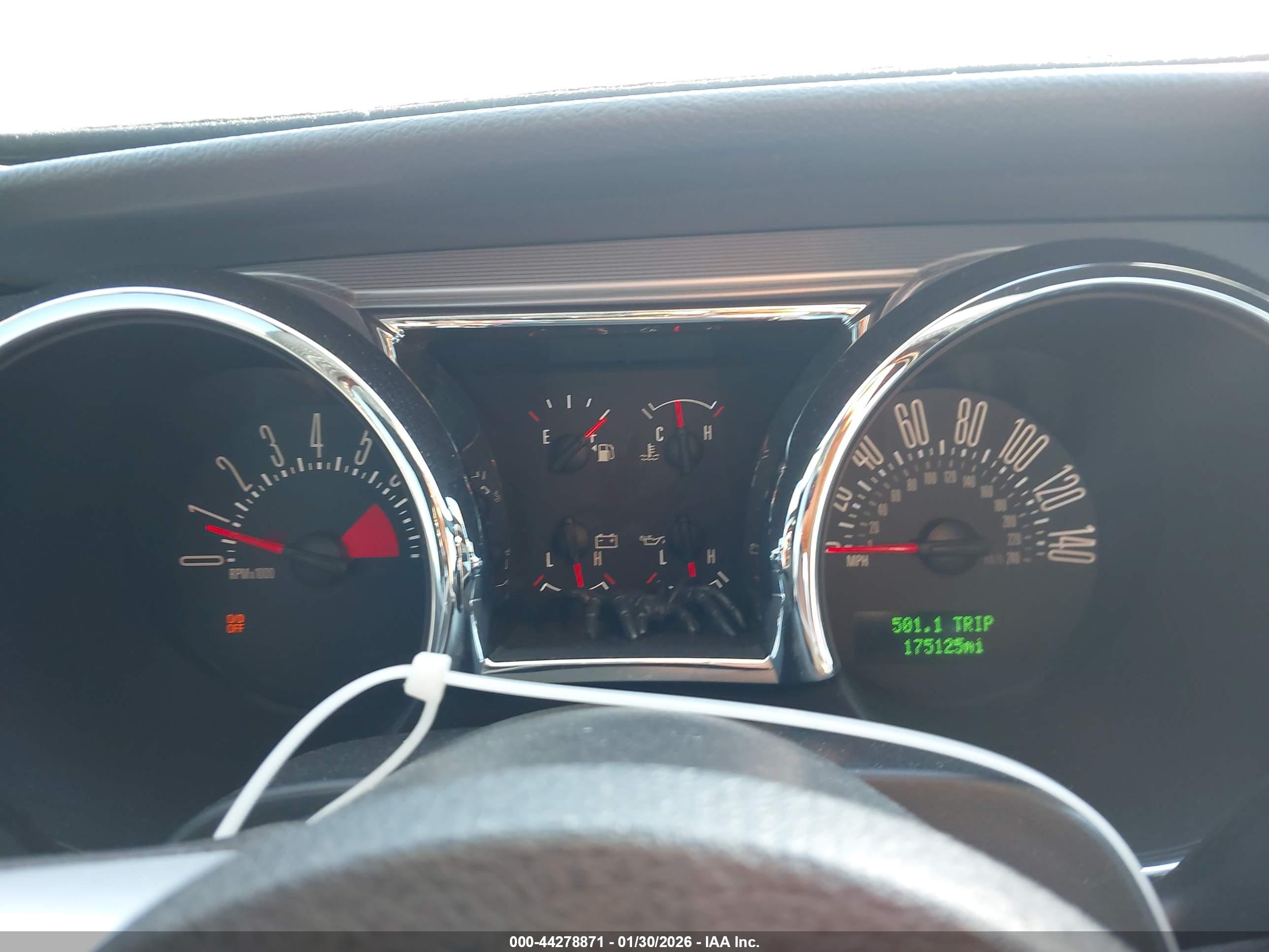 FORD MUSTANG image 7