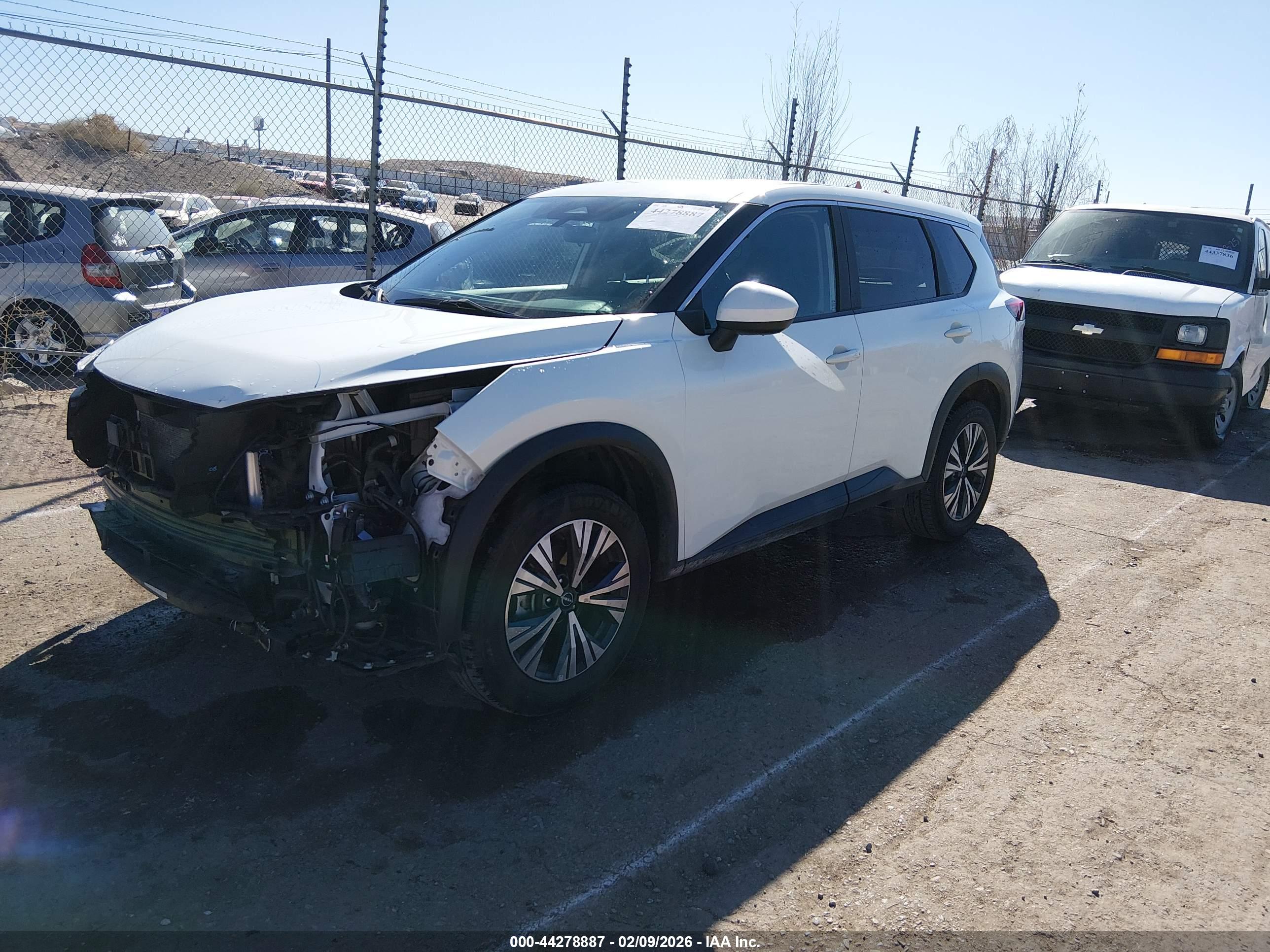 NISSAN ROGUE image 2