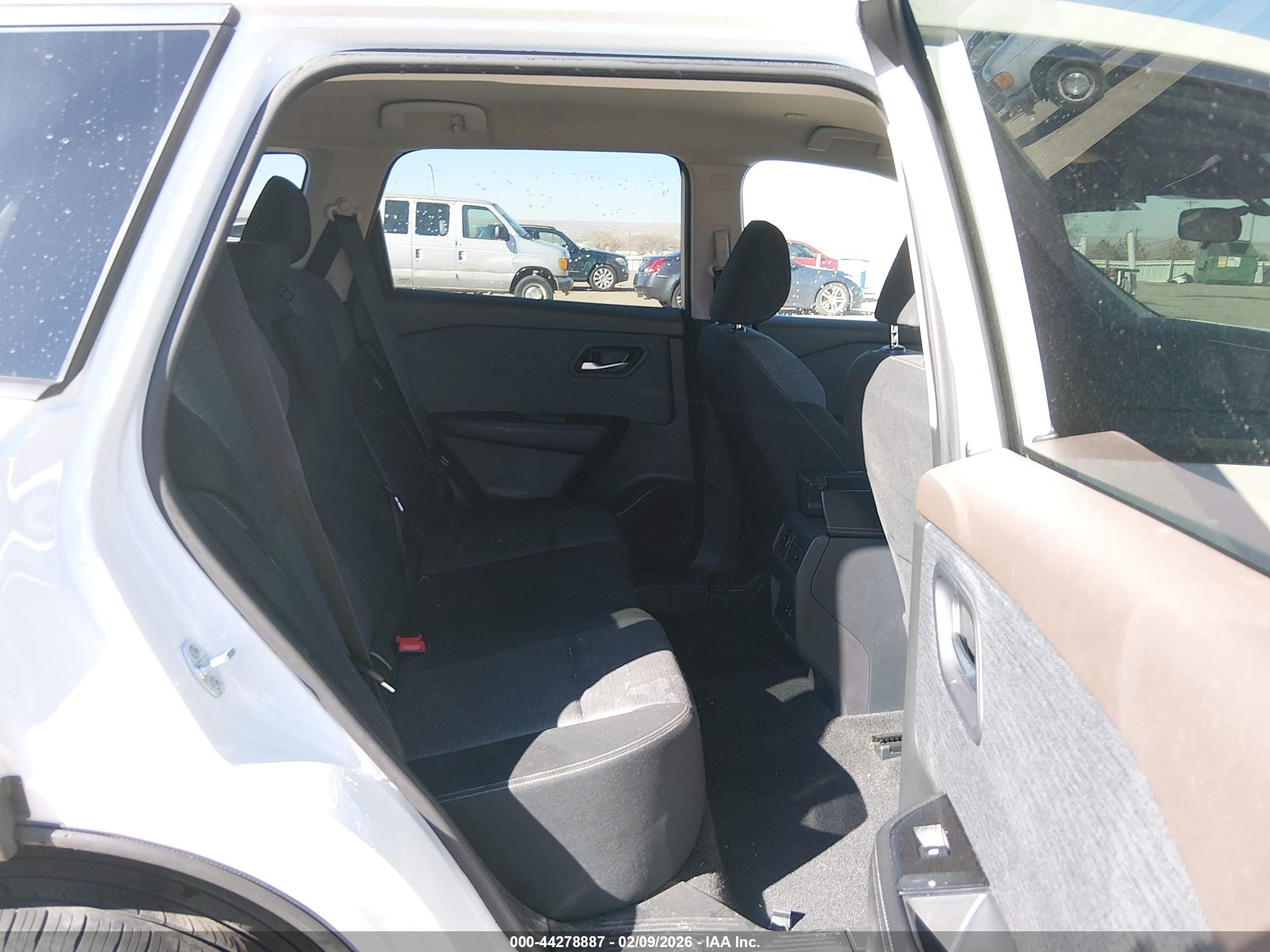 NISSAN ROGUE image 8