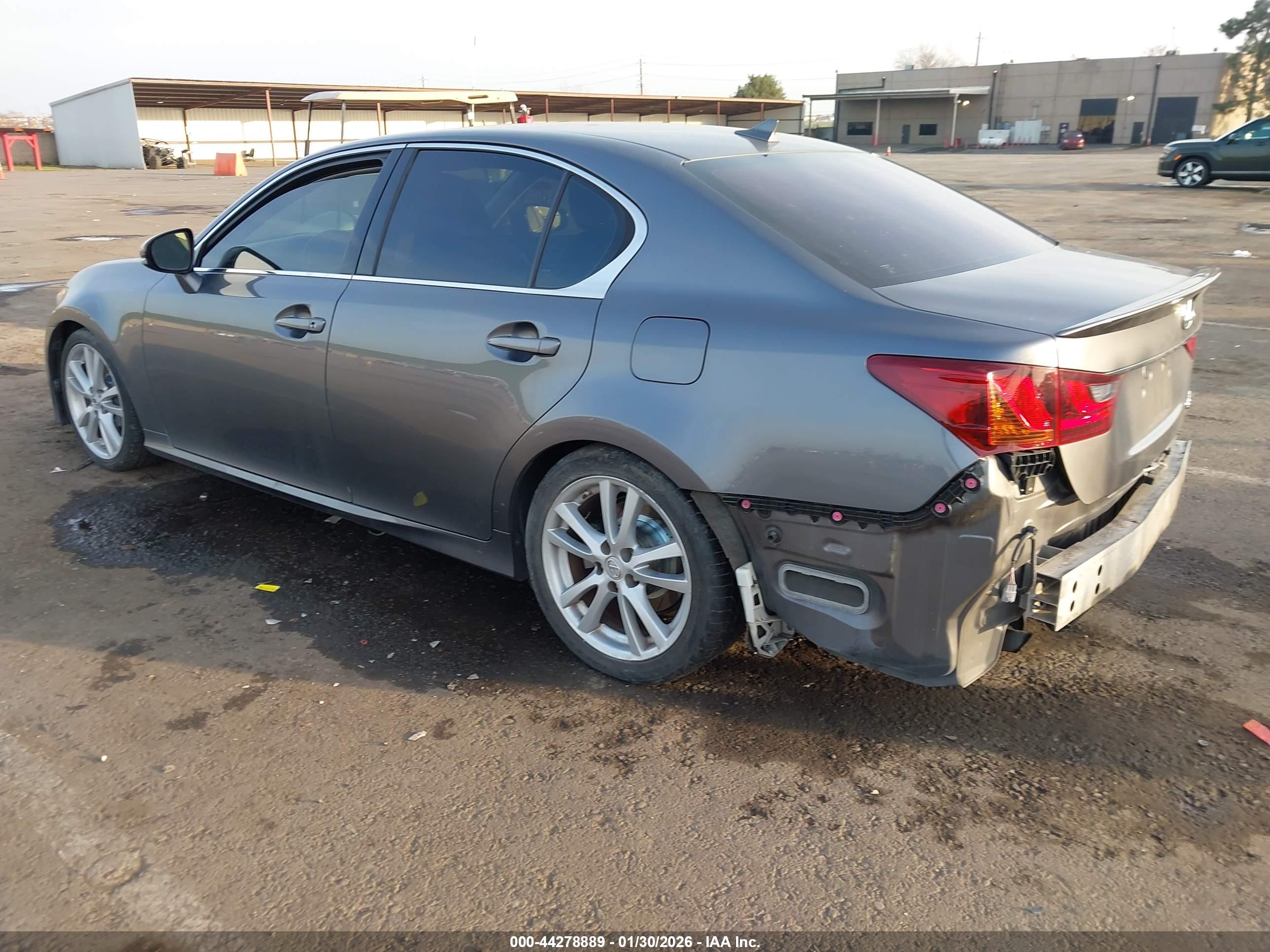LEXUS GS image 3