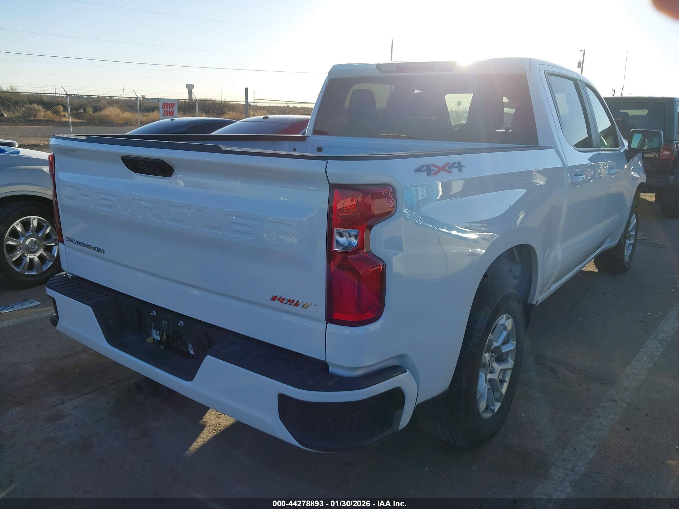 CHEVROLET SILVERADO image 4