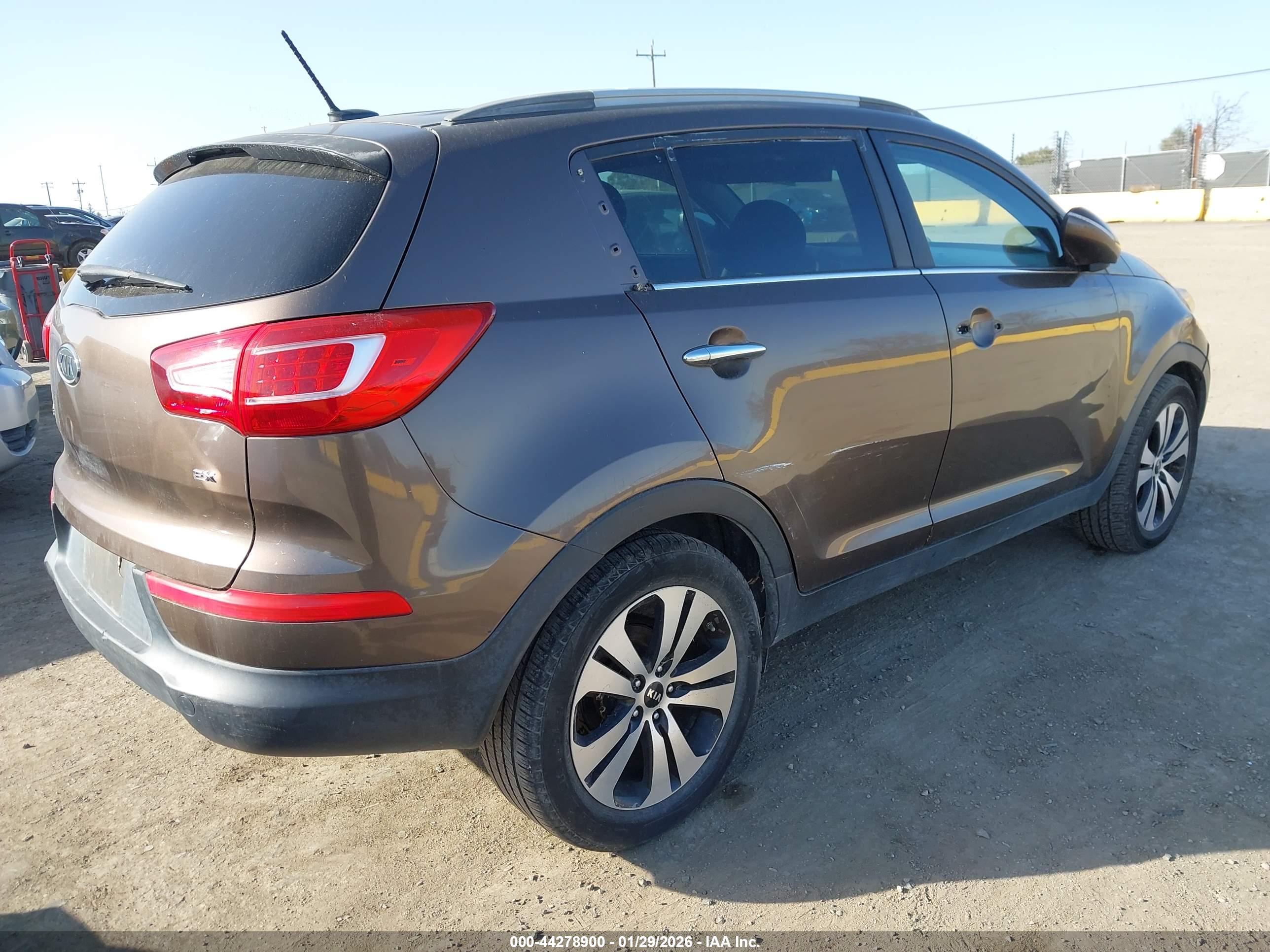 KIA SPORTAGE image 4