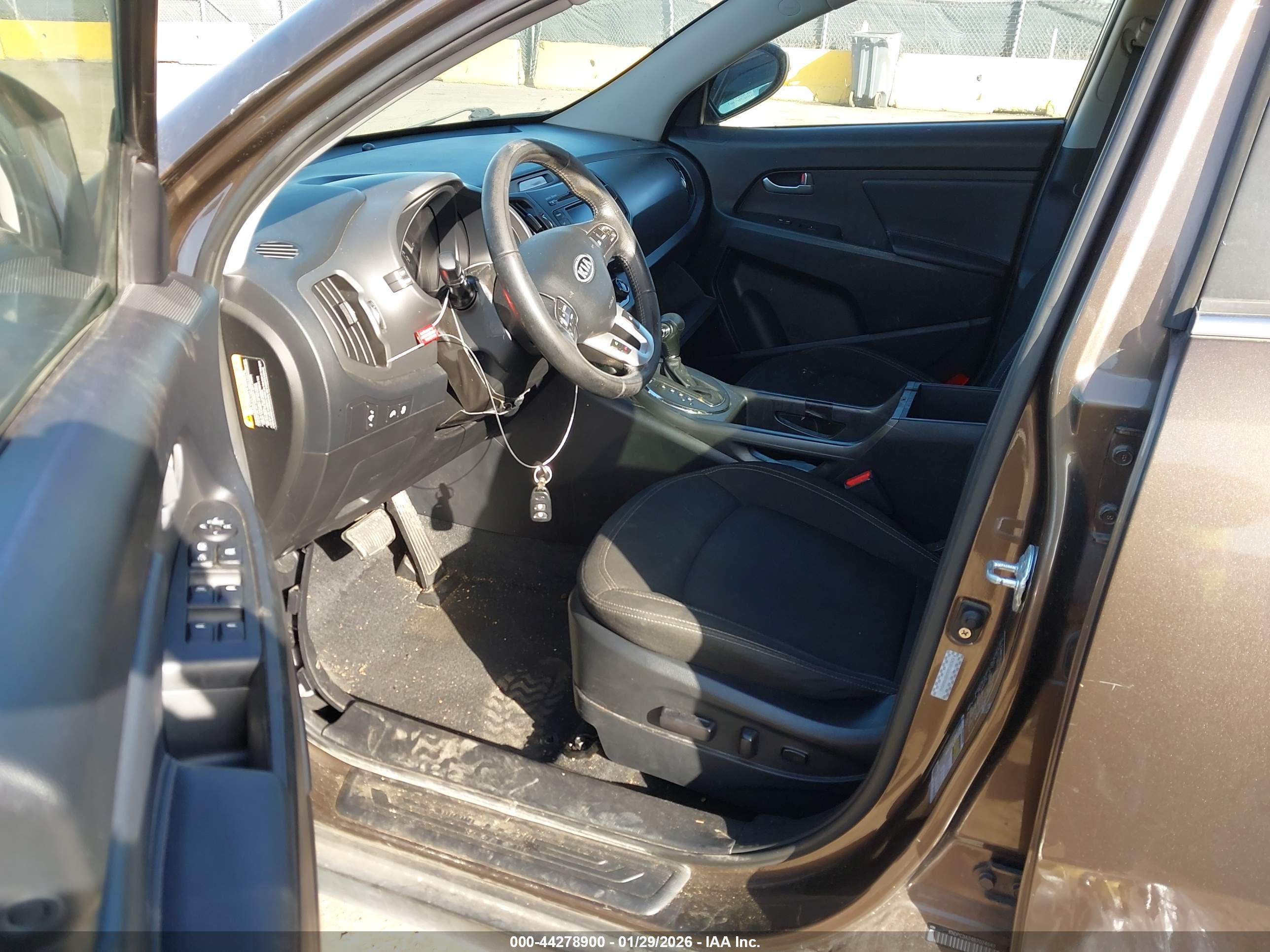 KIA SPORTAGE image 5