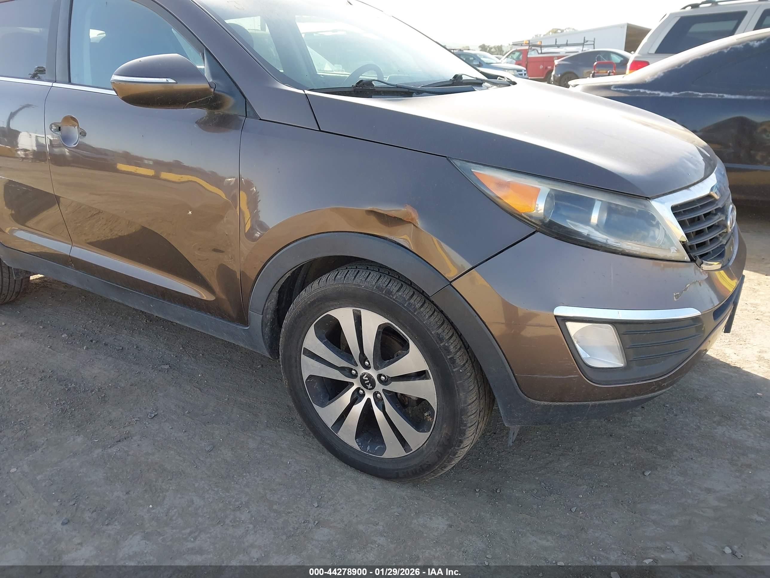 KIA SPORTAGE image 6