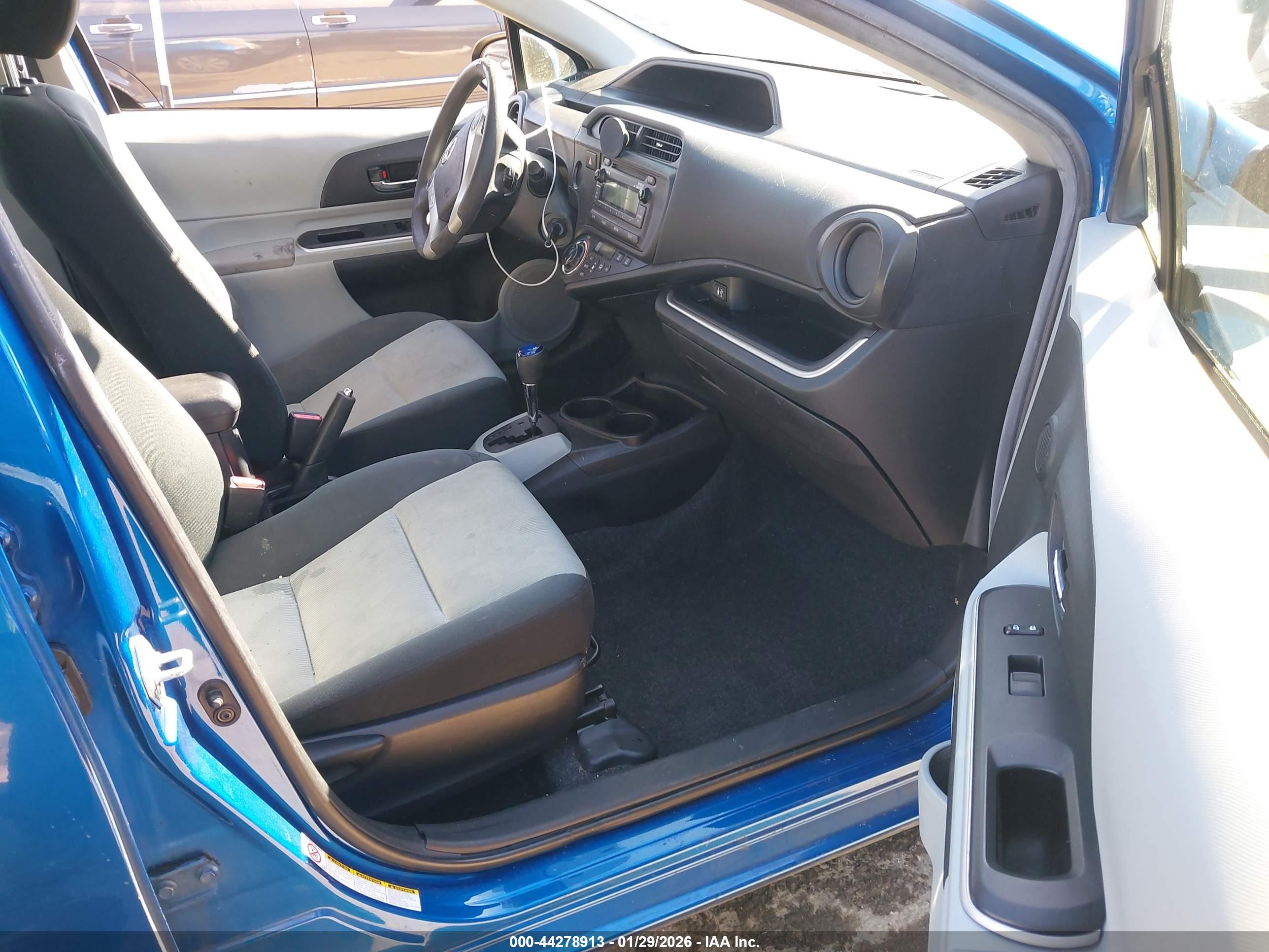 TOYOTA PRIUS image 5