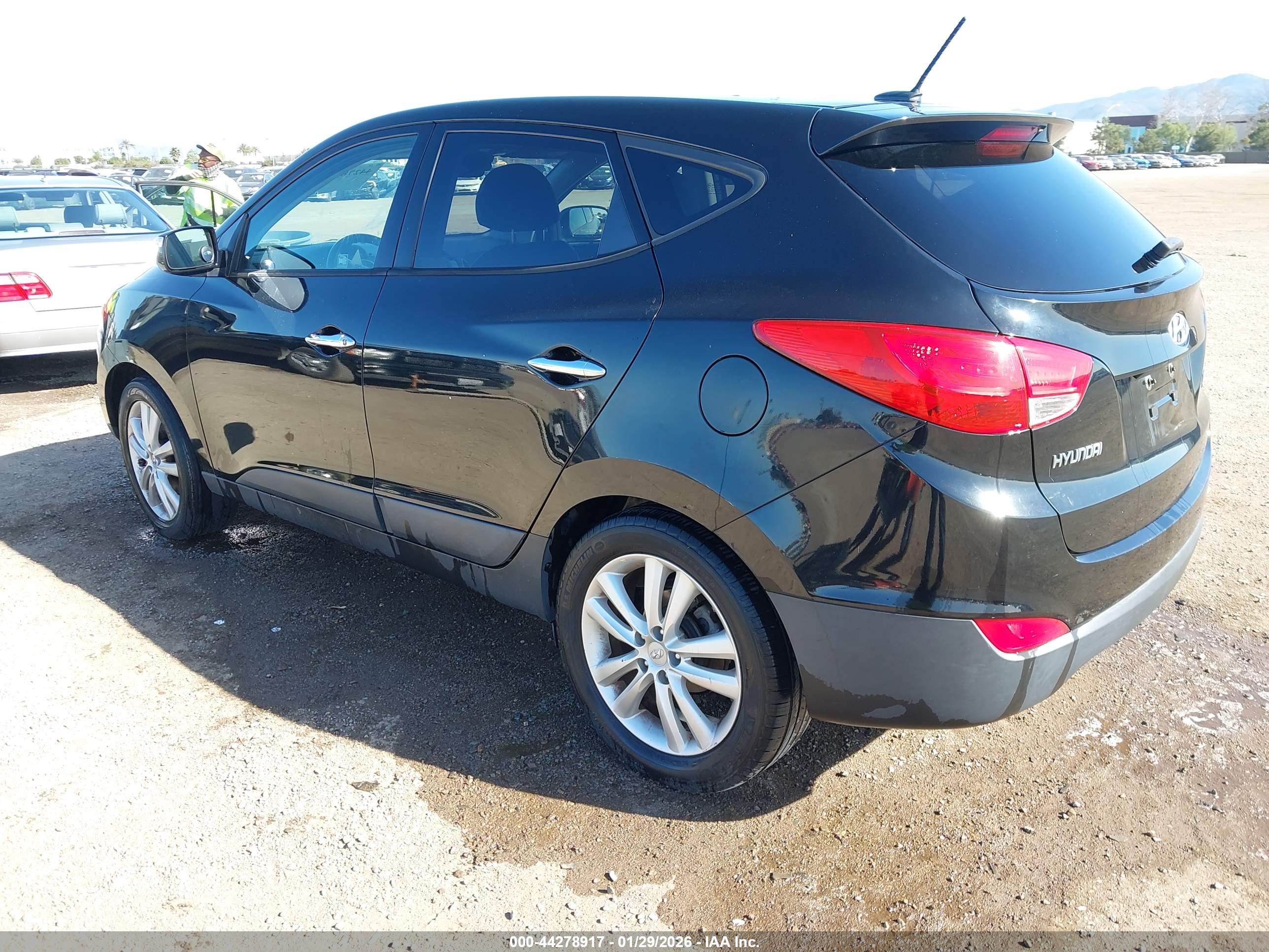 HYUNDAI TUCSON image 3