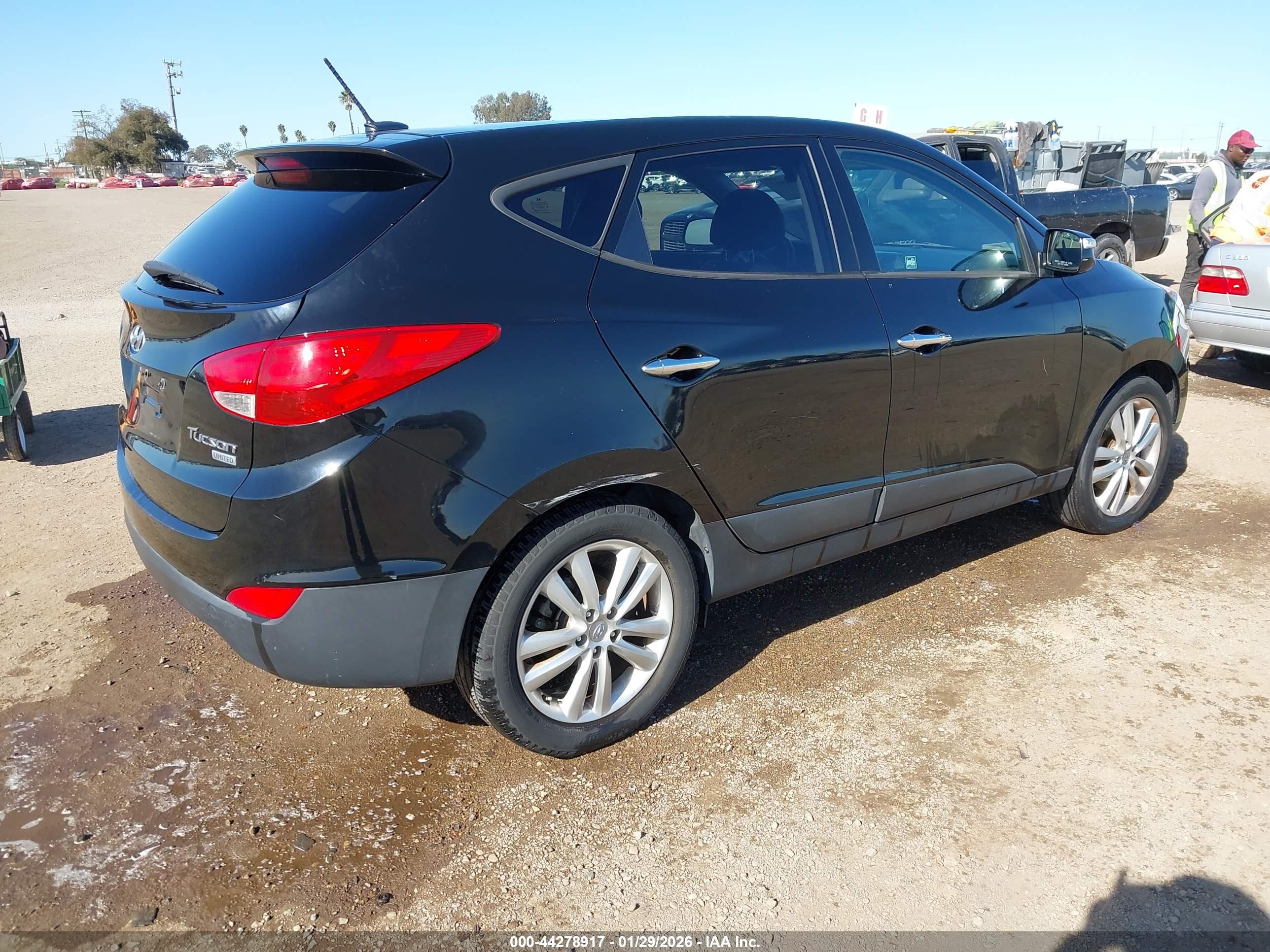 HYUNDAI TUCSON image 4