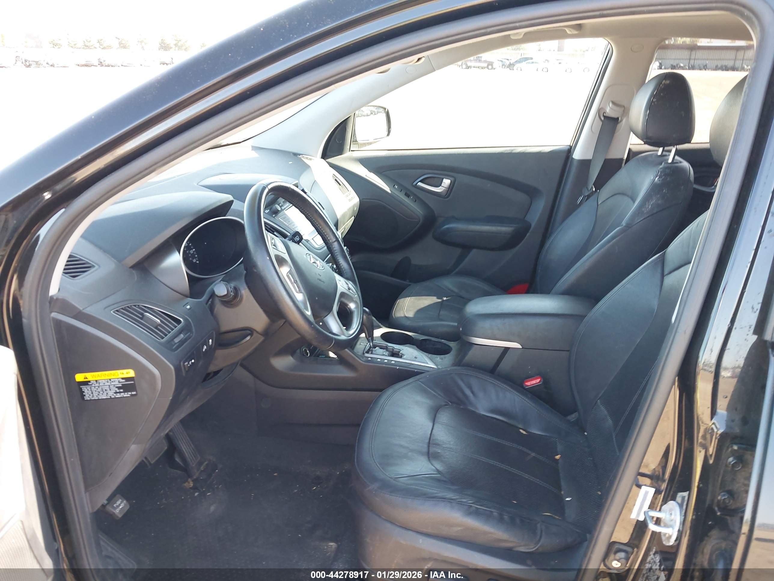 HYUNDAI TUCSON image 5