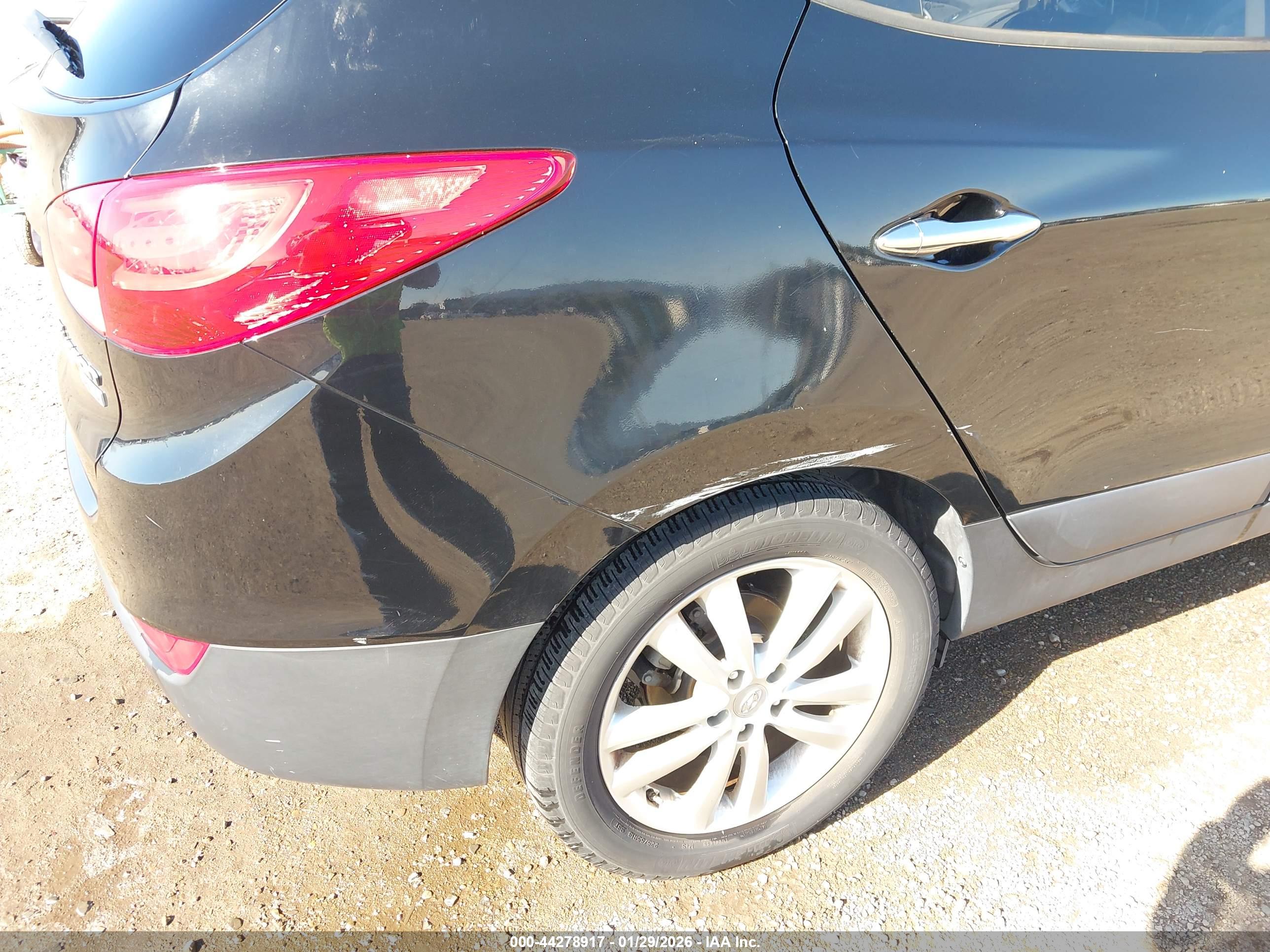 HYUNDAI TUCSON image 6