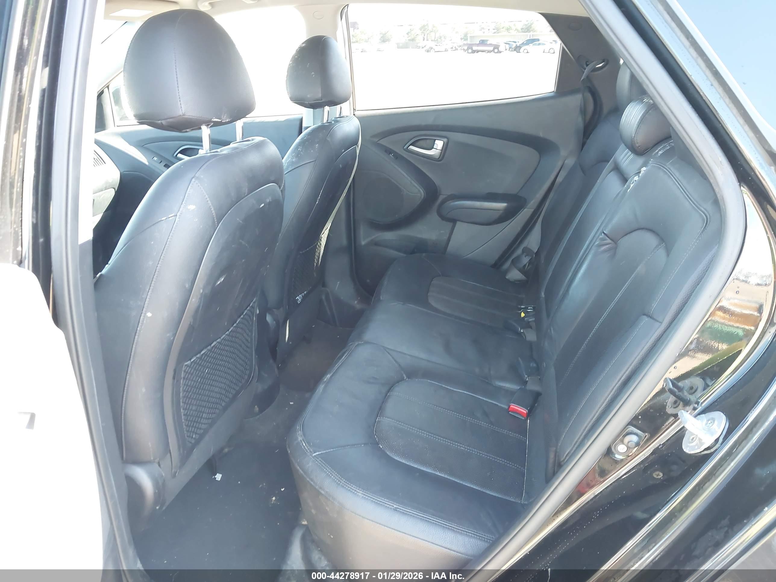 HYUNDAI TUCSON image 8
