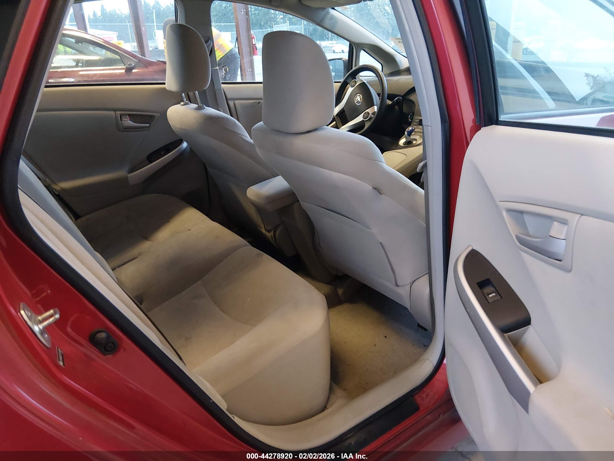 TOYOTA PRIUS image 8