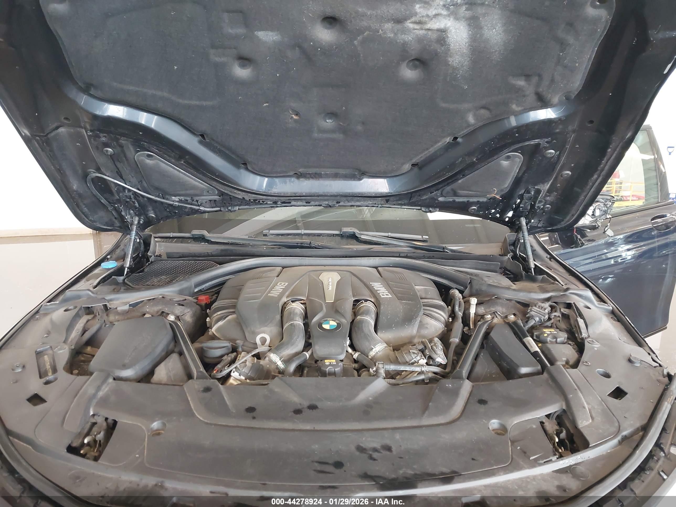 BMW 750I image 10