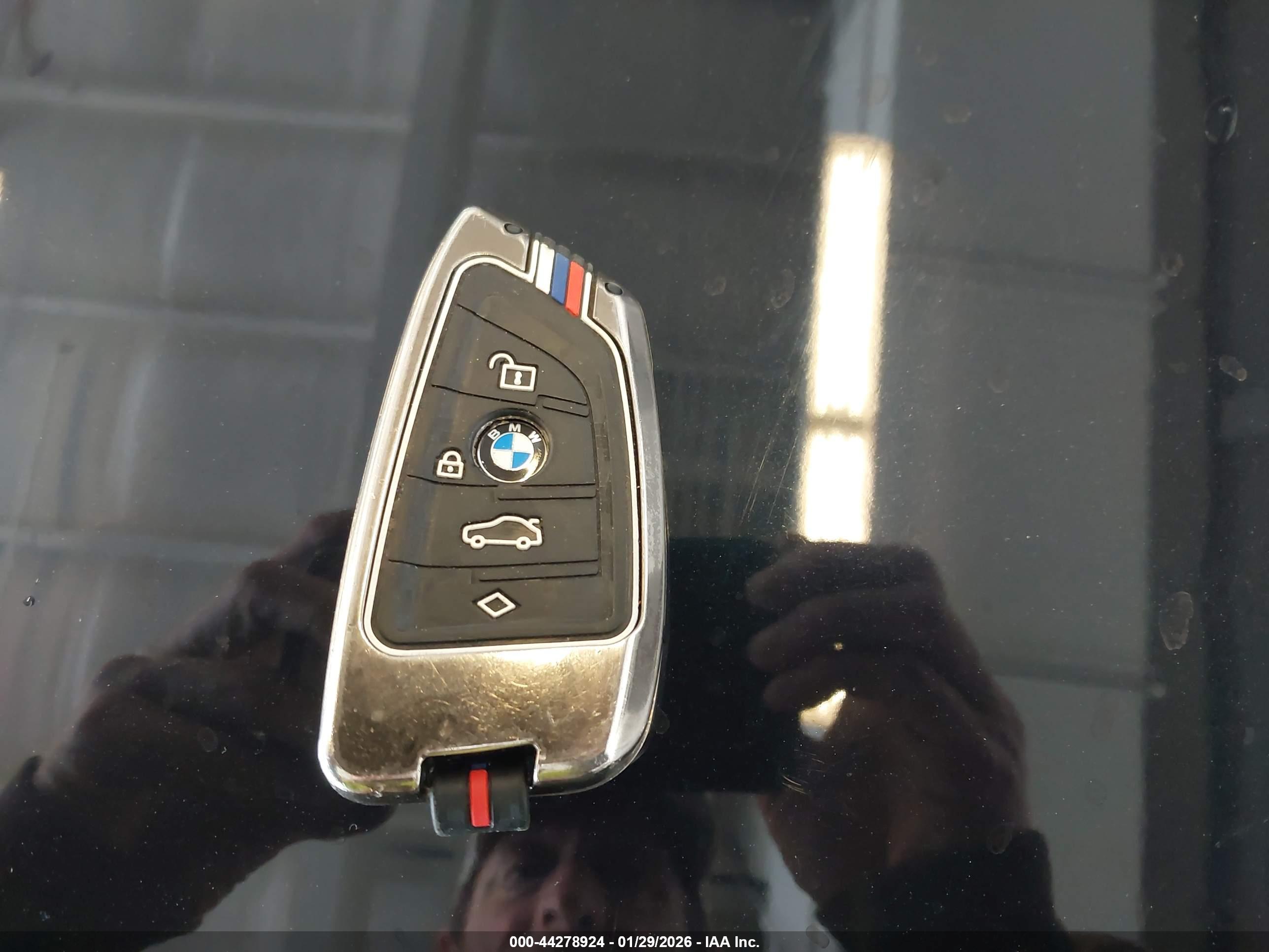 BMW 750I image 11