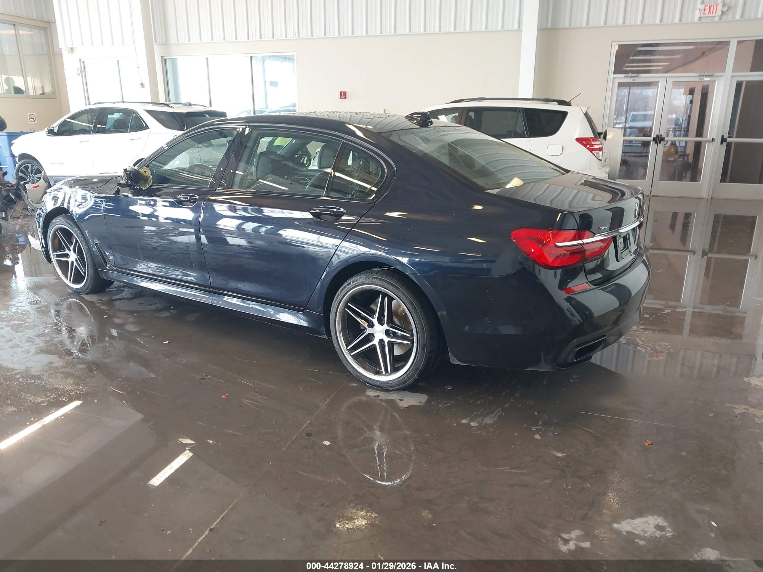 BMW 750I image 3