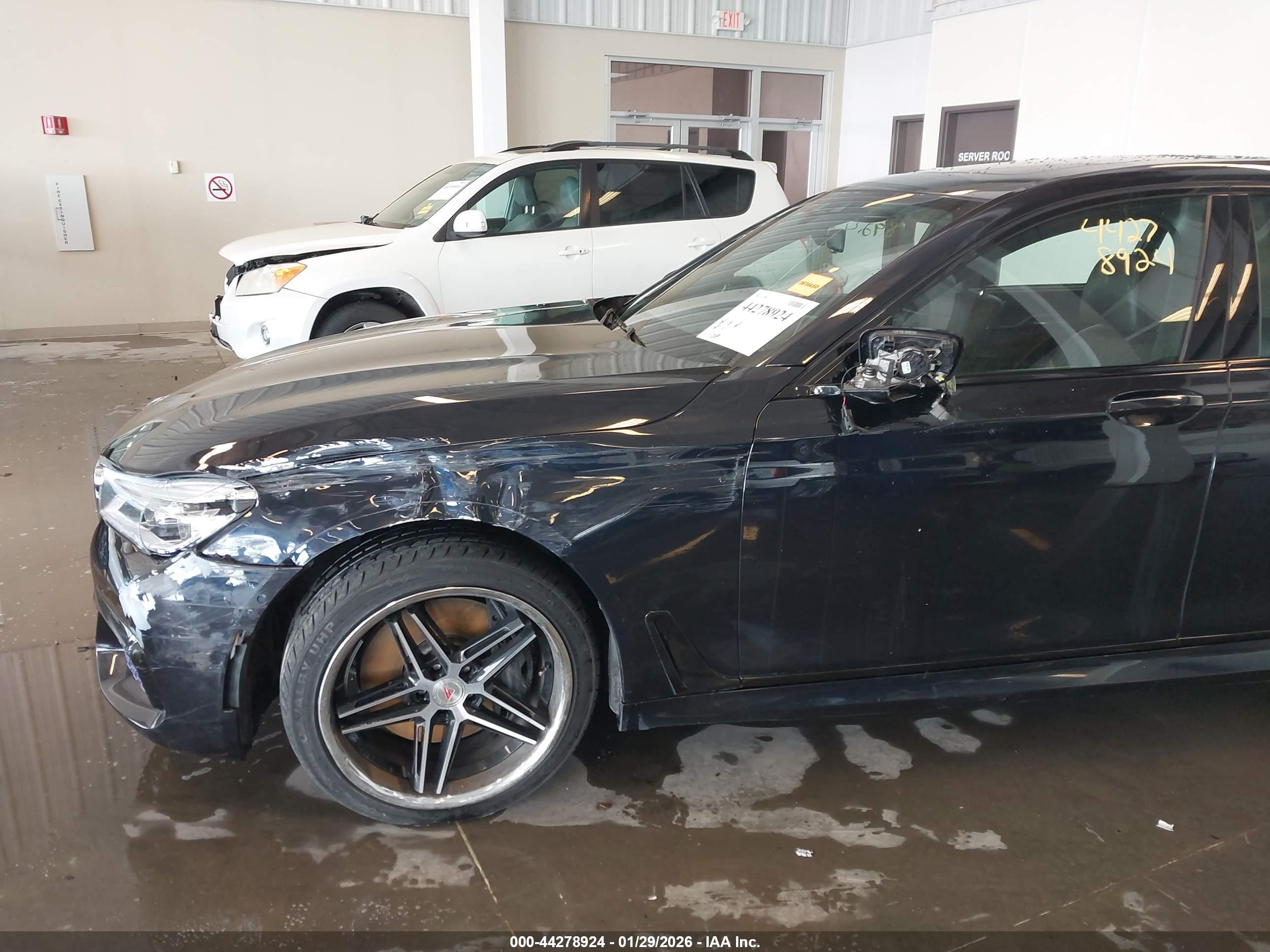 BMW 750I image 6