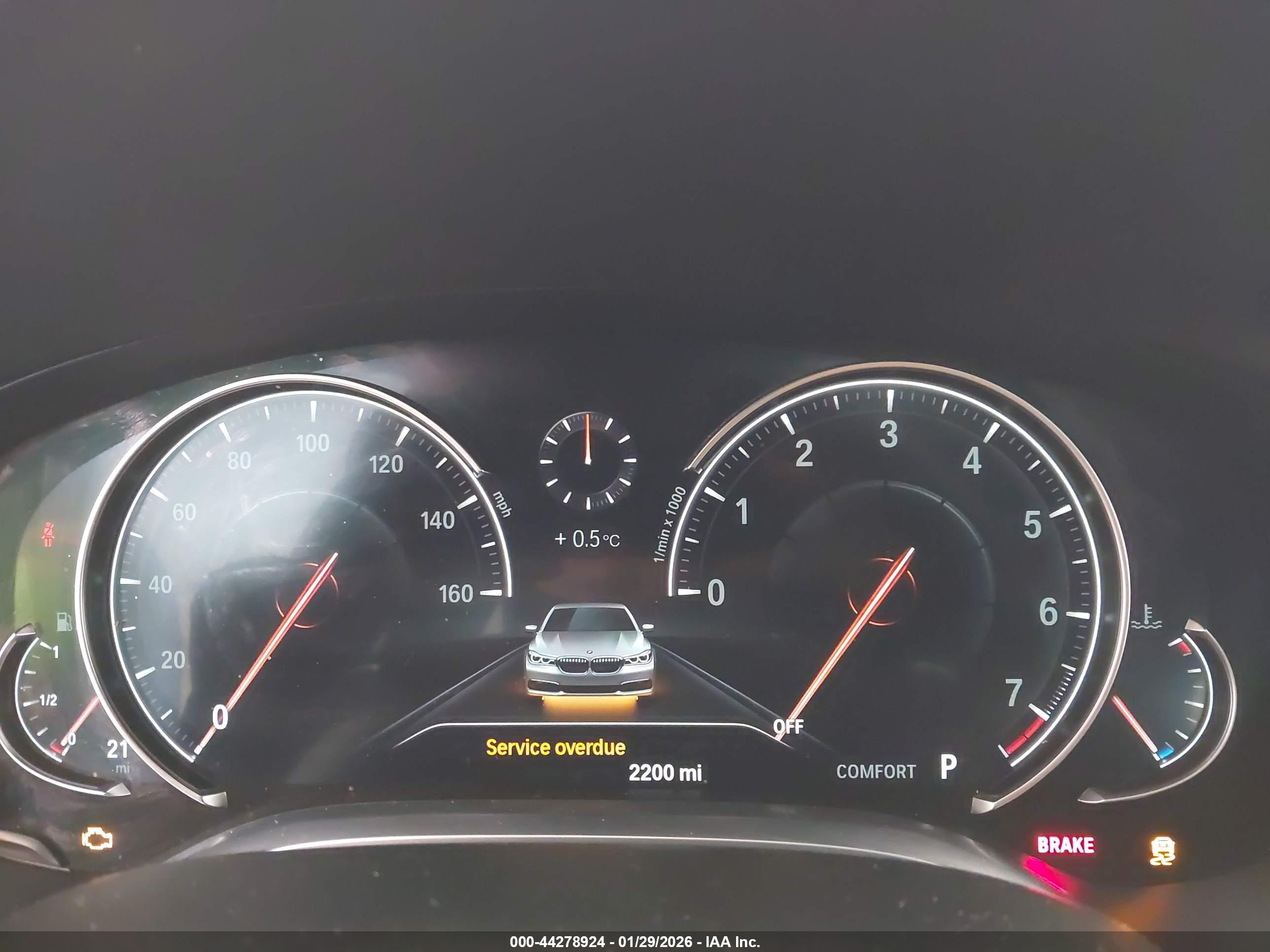 BMW 750I image 7
