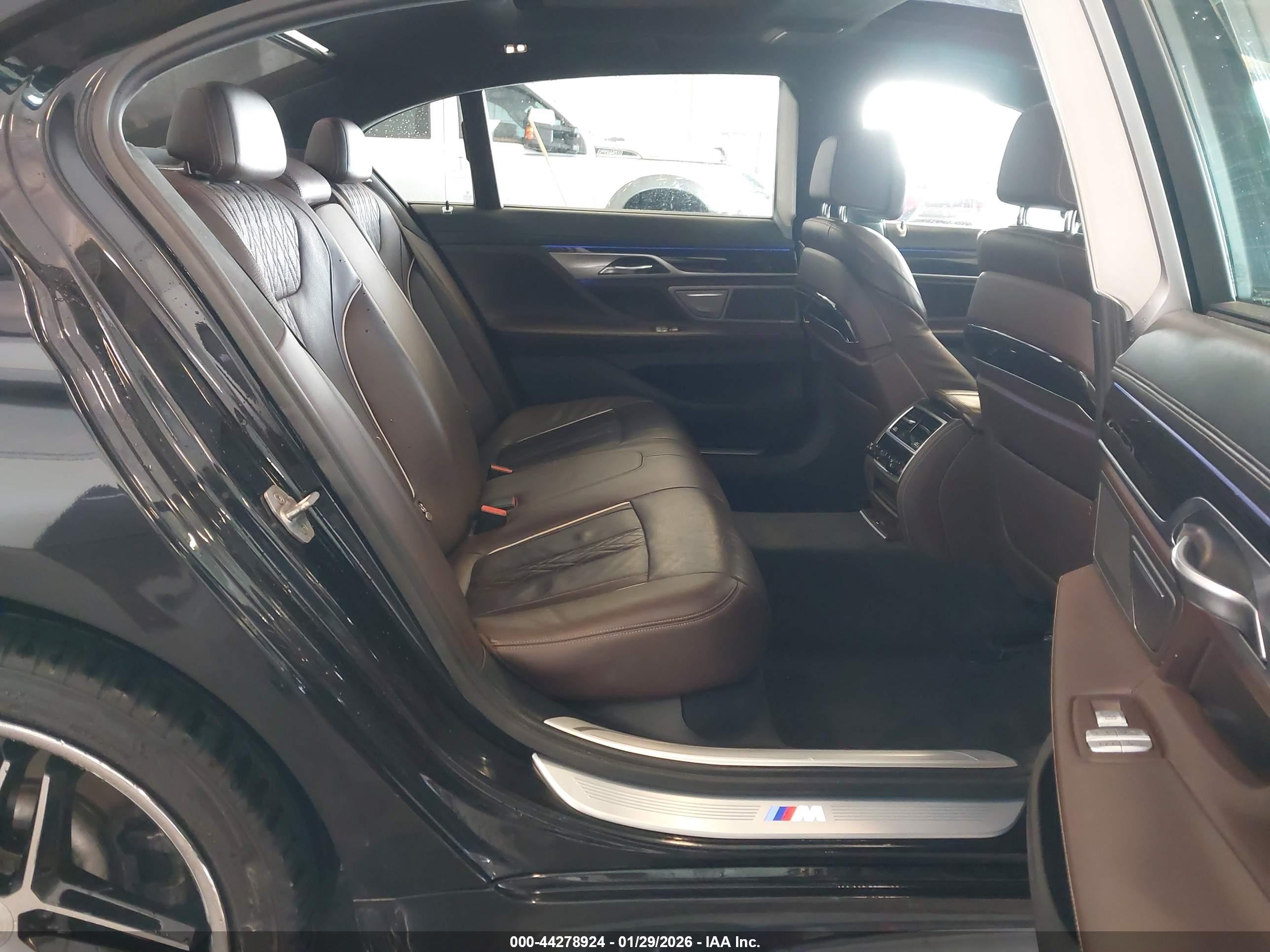BMW 750I image 8