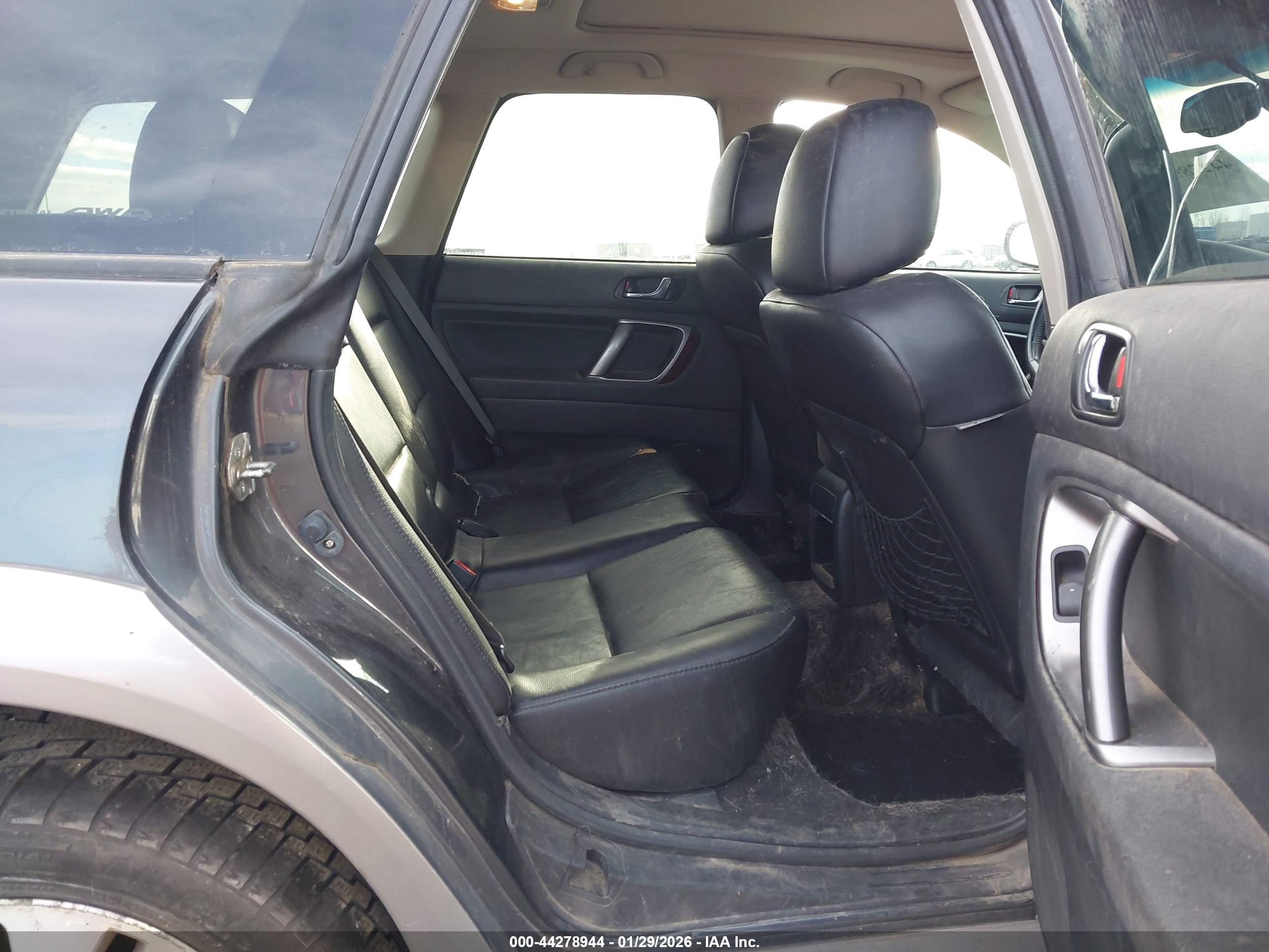 SUBARU OUTBACK image 8