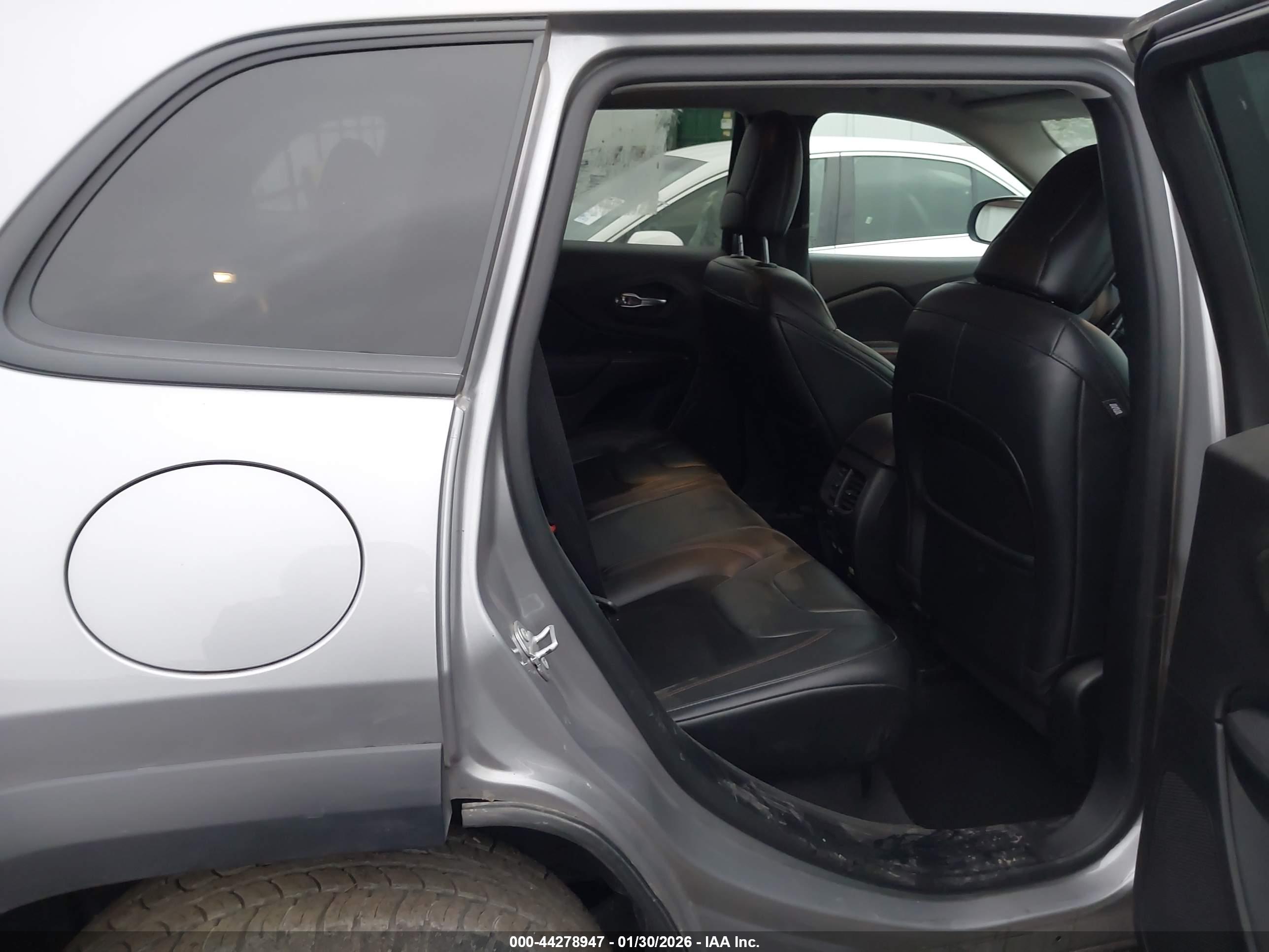 JEEP CHEROKEE image 8