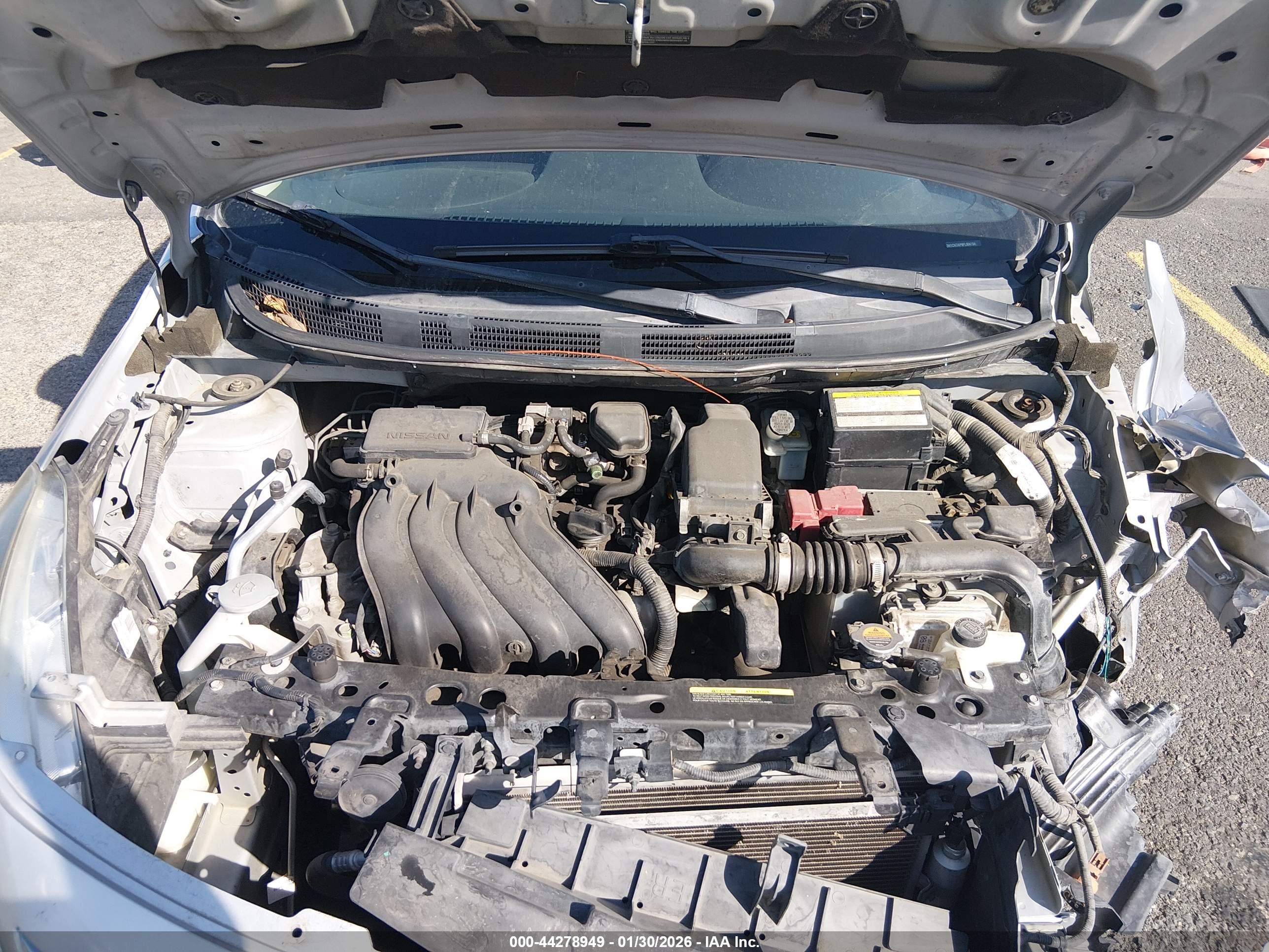 NISSAN VERSA image 10