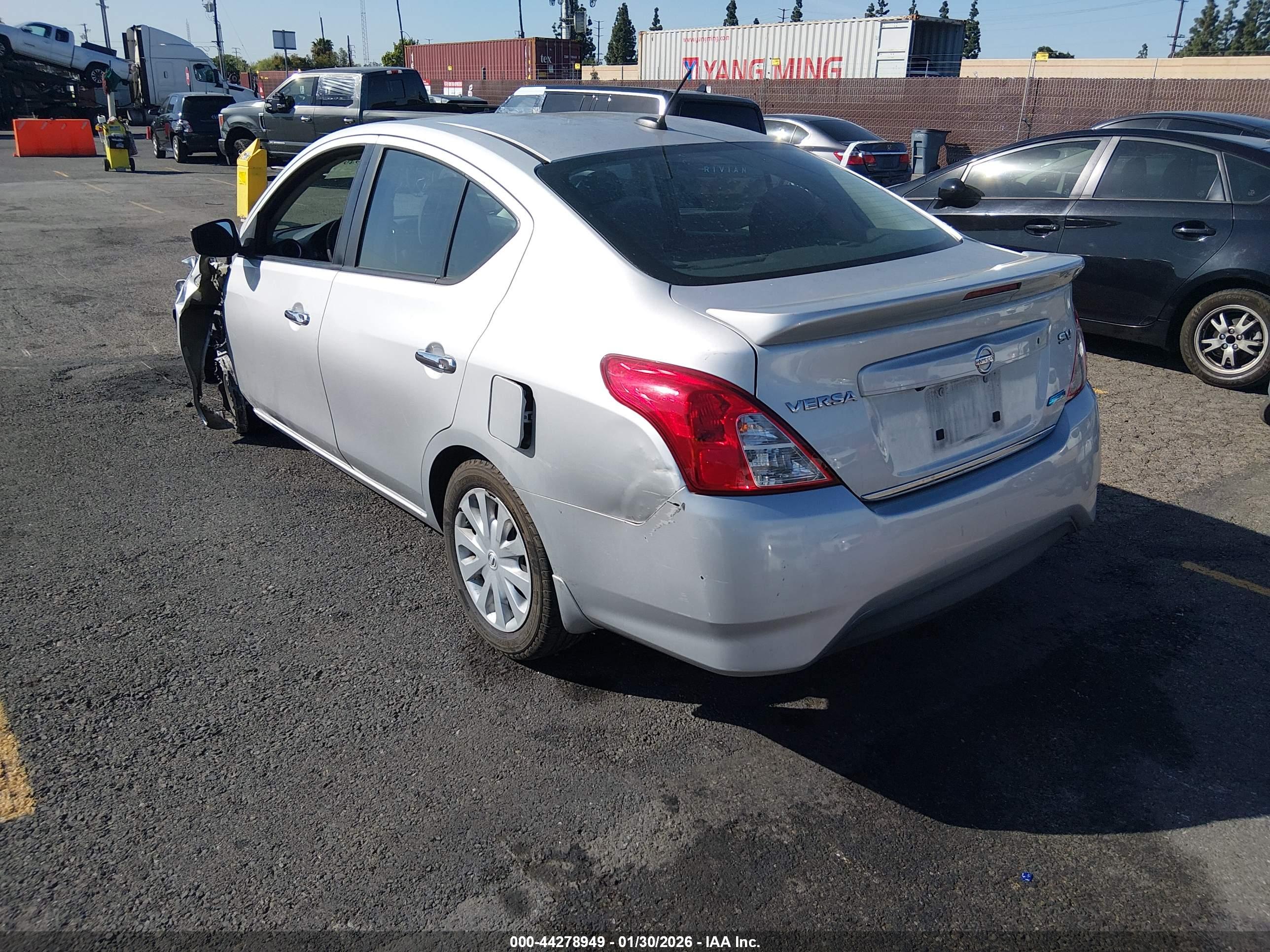 NISSAN VERSA image 3