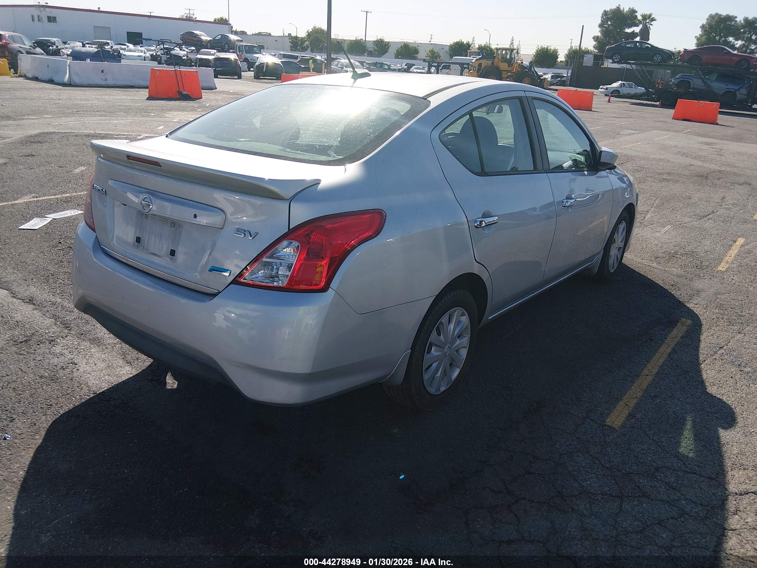 NISSAN VERSA image 4