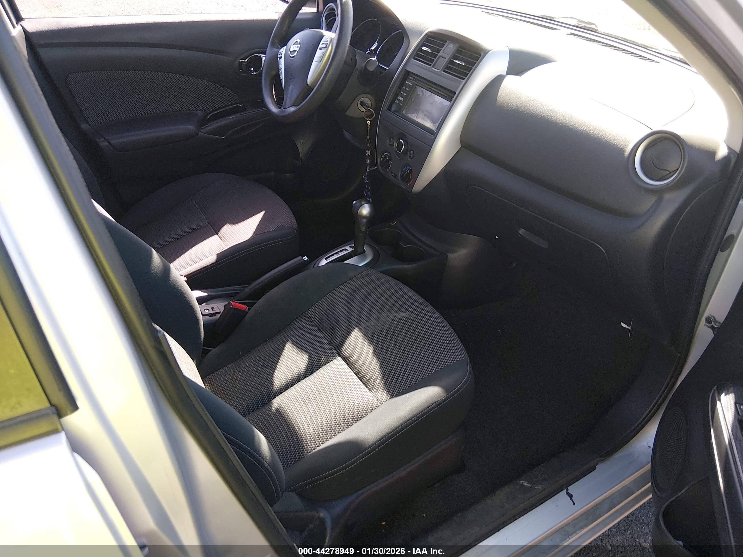 NISSAN VERSA image 5