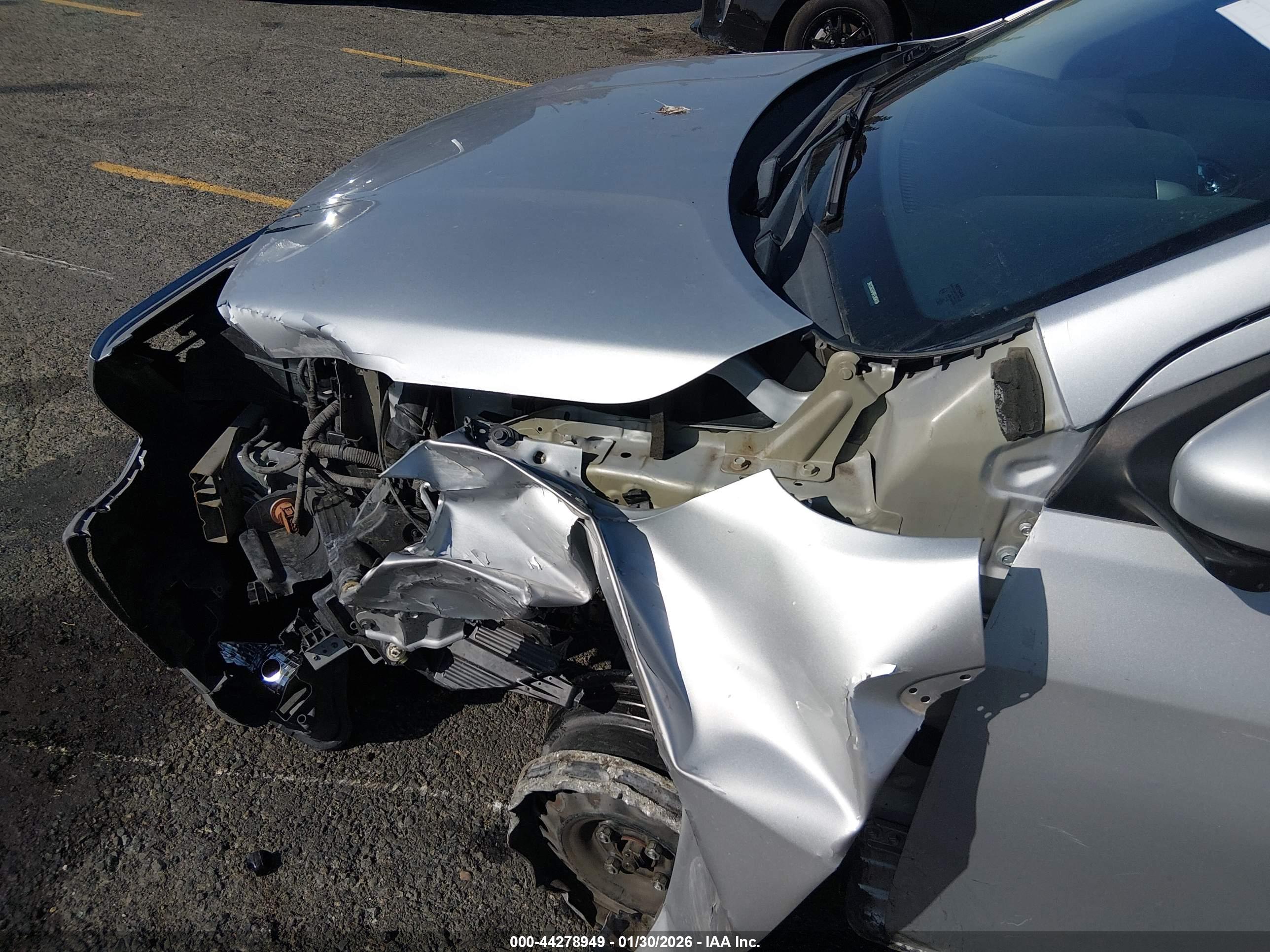 NISSAN VERSA image 6