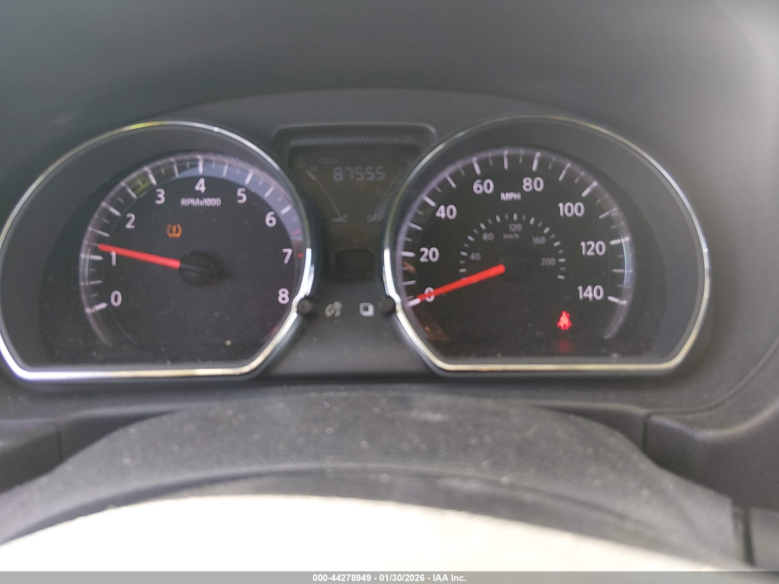 NISSAN VERSA image 7
