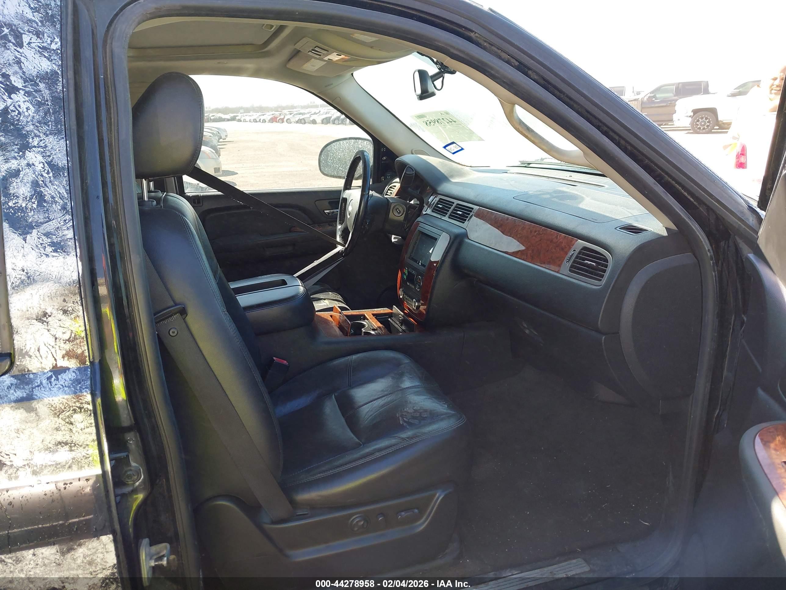 CHEVROLET TAHOE image 5