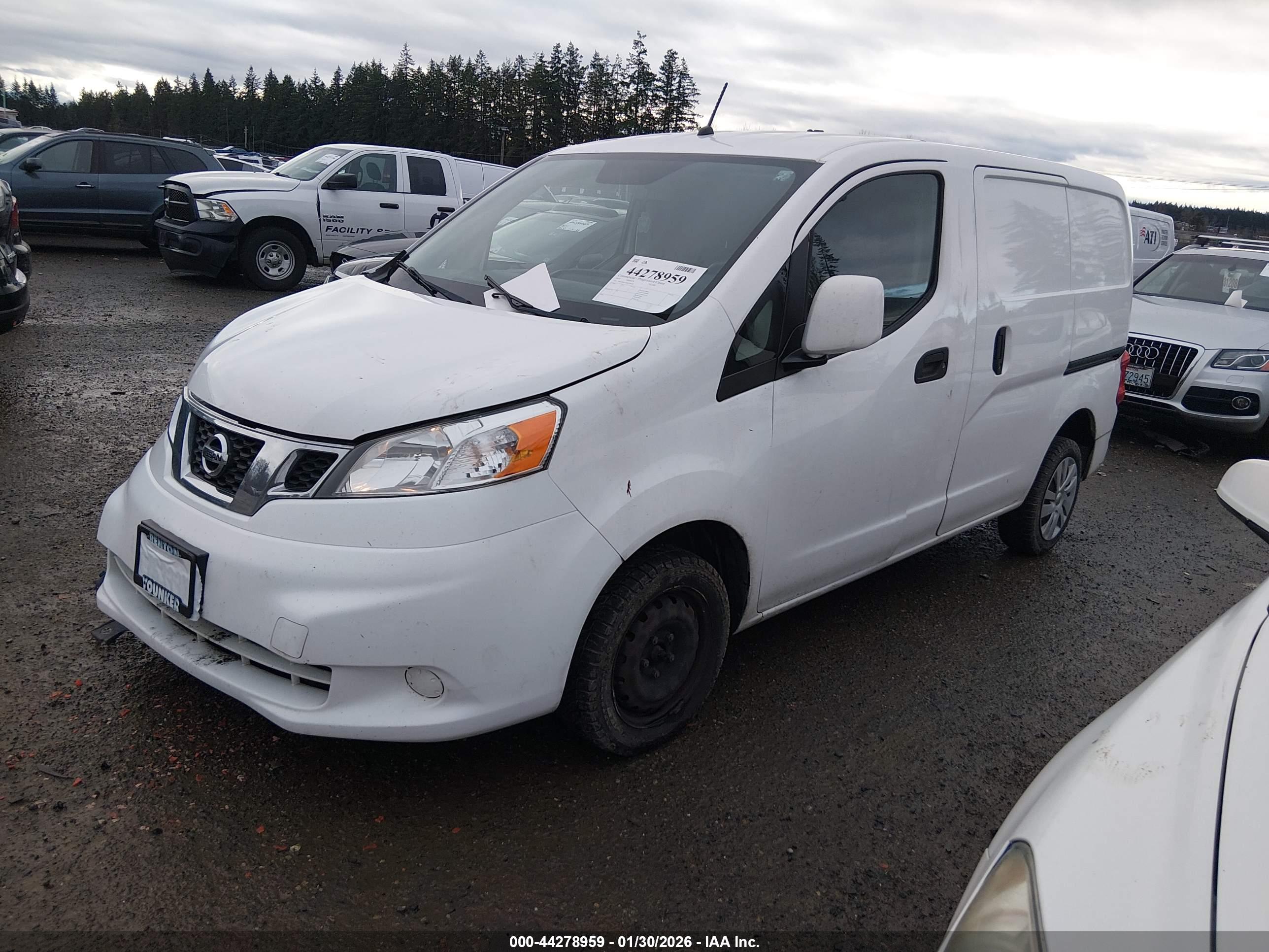 NISSAN NV200 image 2